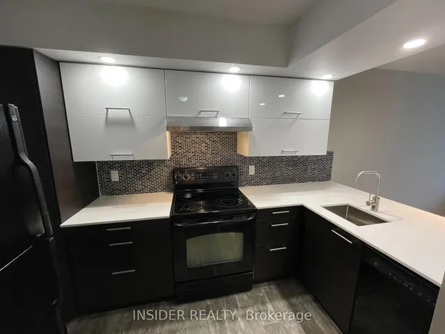 92 King St #710, Toronto 3