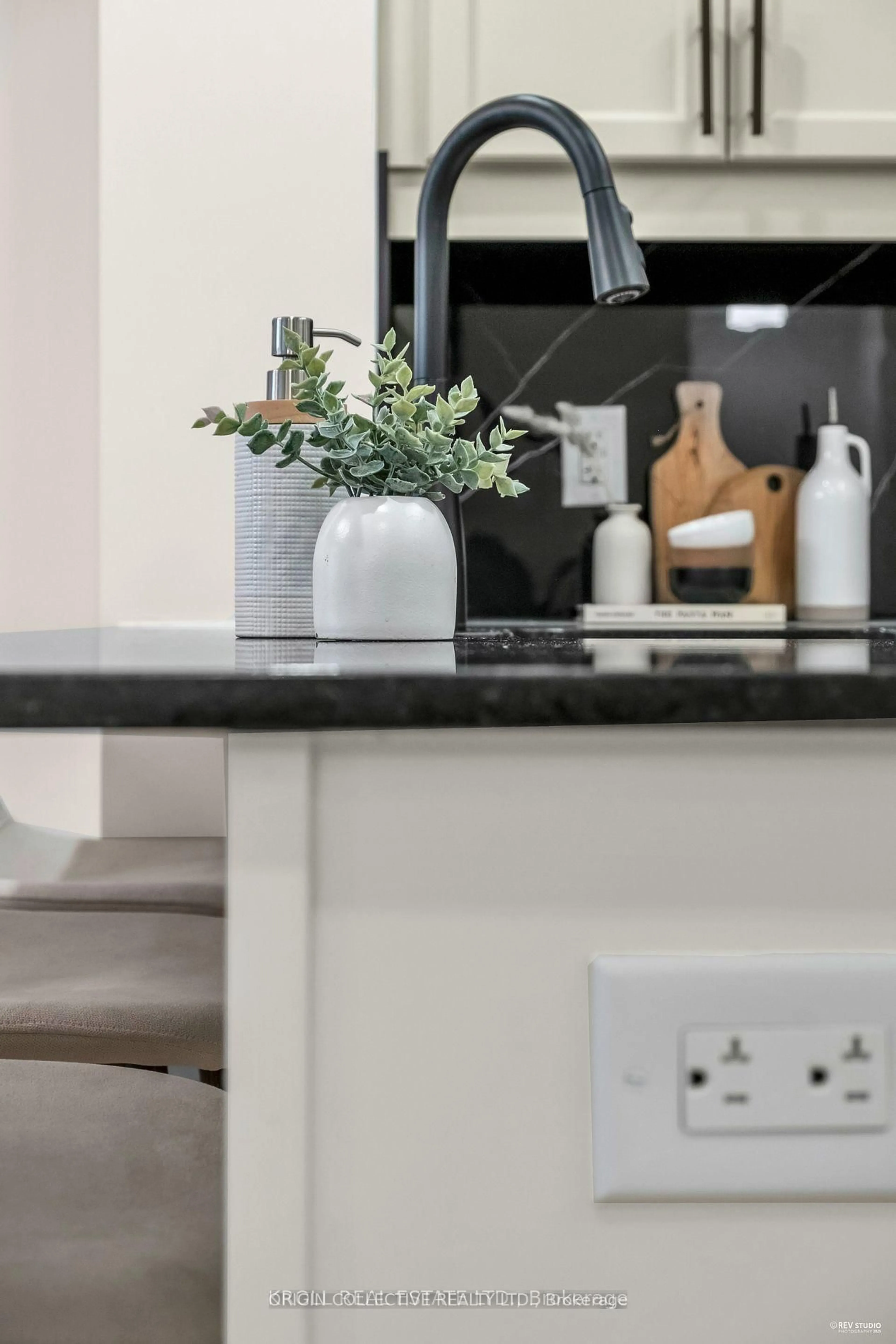 Contemporary kitchen, unknown for 701 Sheppard Ave #229, Toronto Ontario M3H 0B2