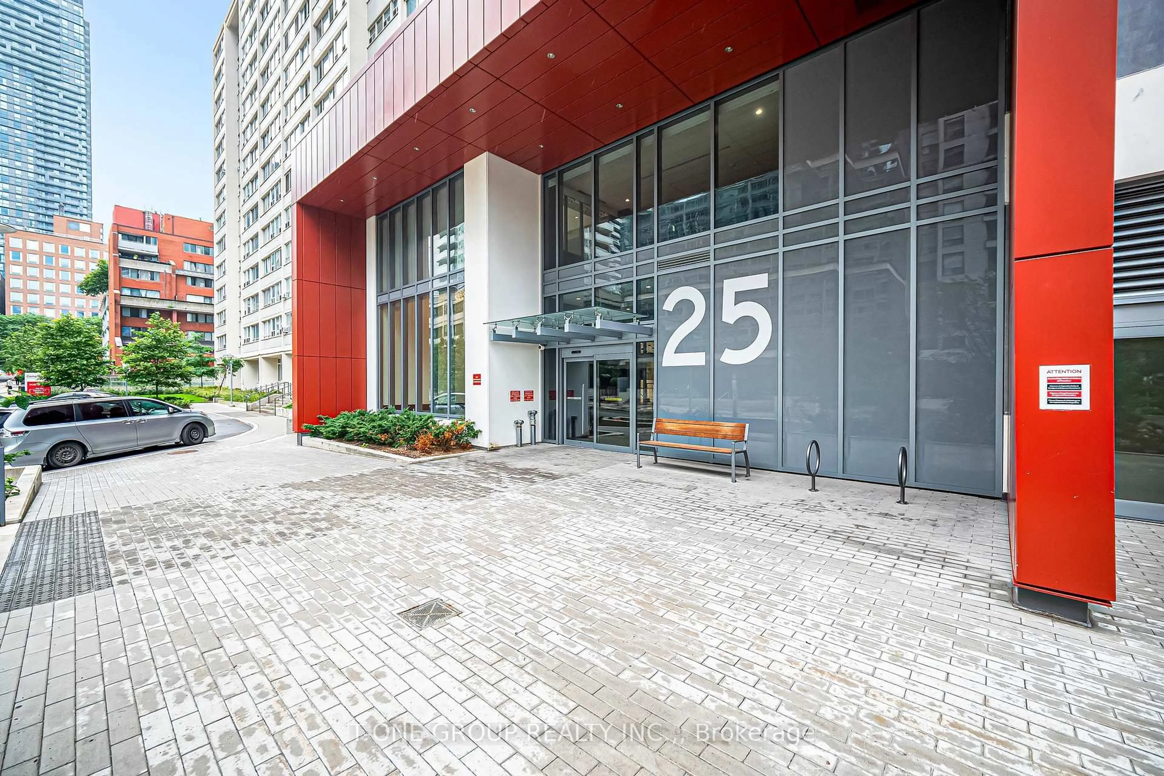 Indoor foyer for 25 Holly St #610, Toronto Ontario M4S 0E3