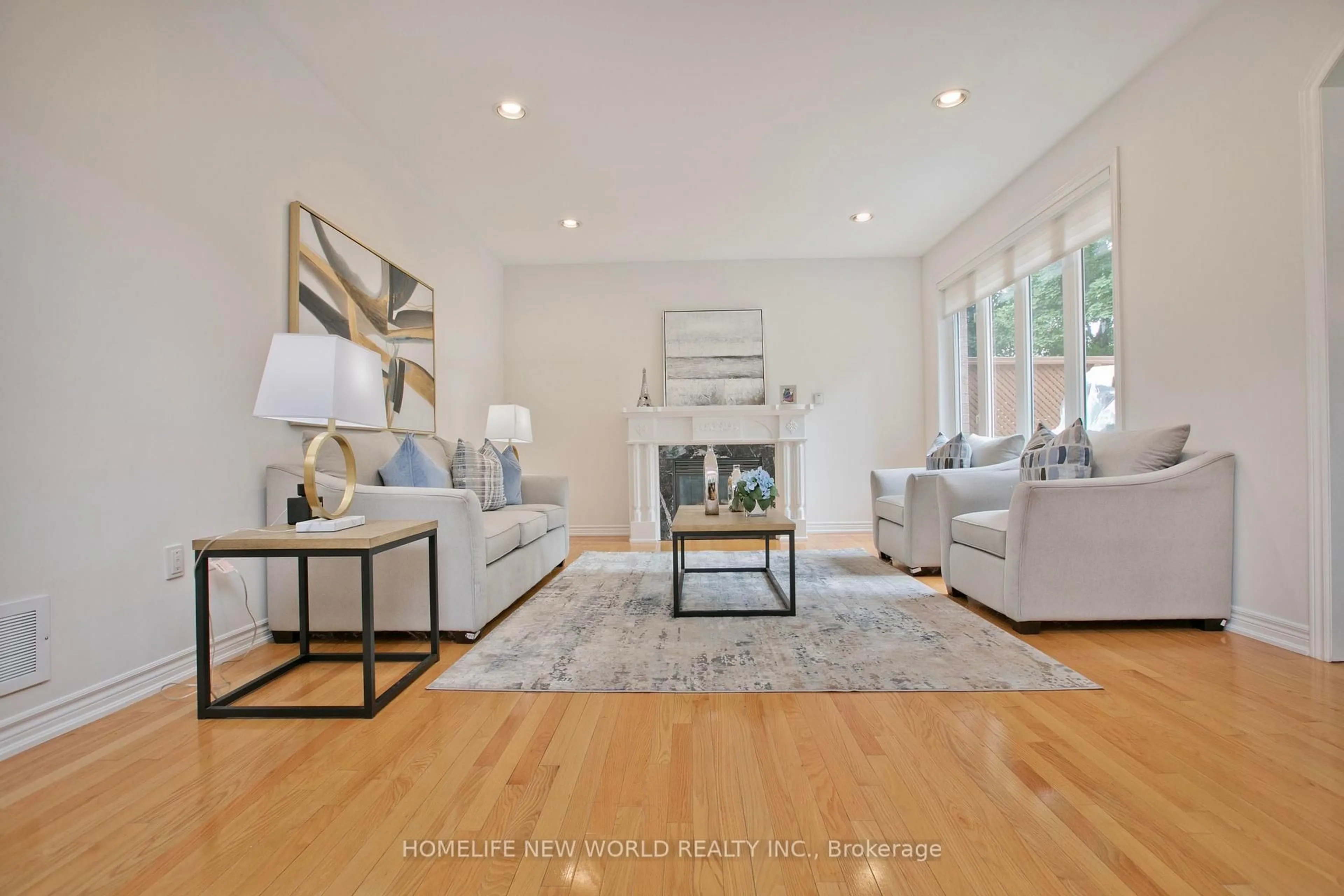 Living room with furniture, unknown for 39 Green Meadows Circ, Toronto Ontario M2J 5G6