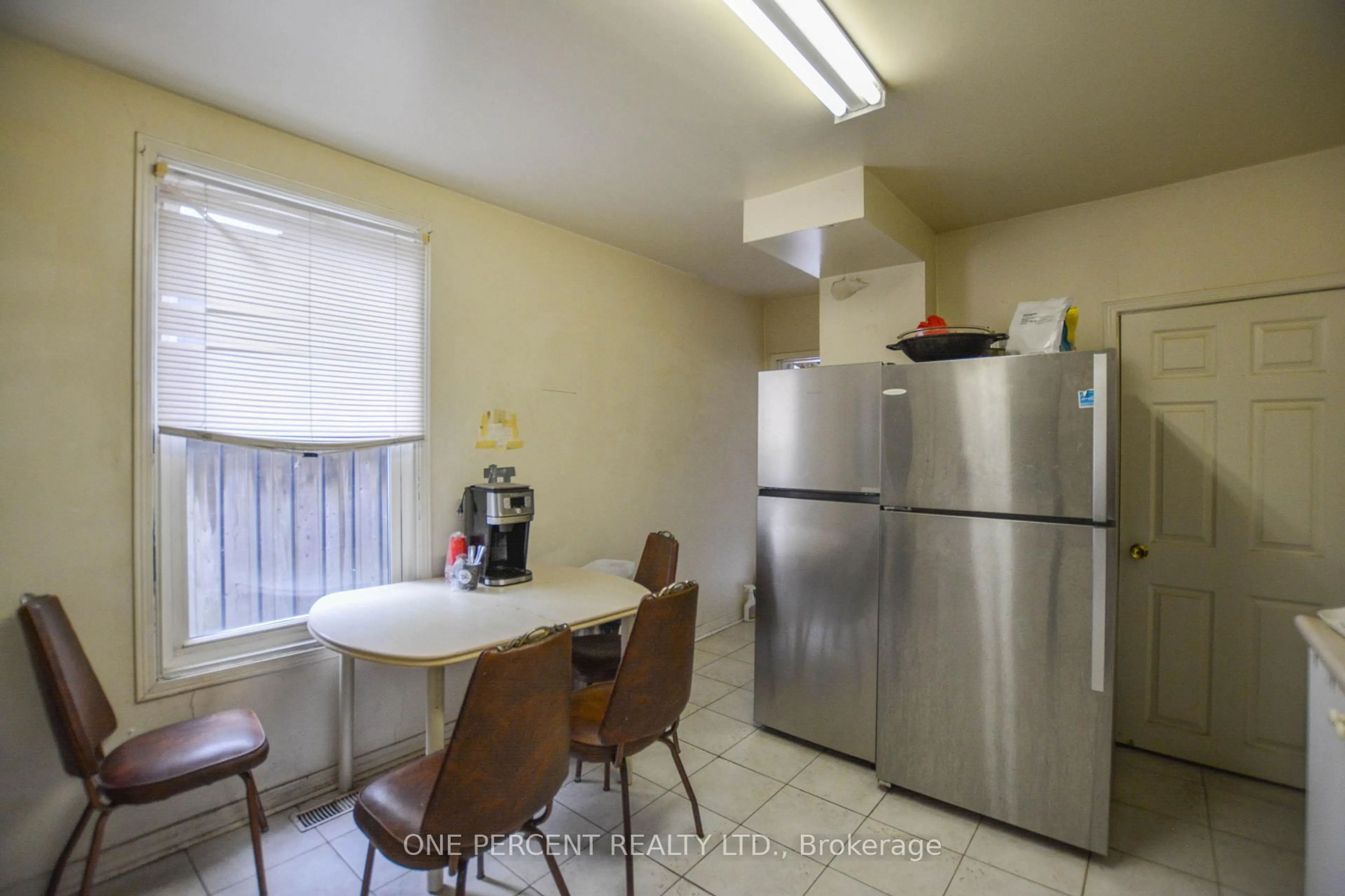 Standard kitchen, unknown for 81 BALDWIN St, Toronto Ontario M5T 1L5