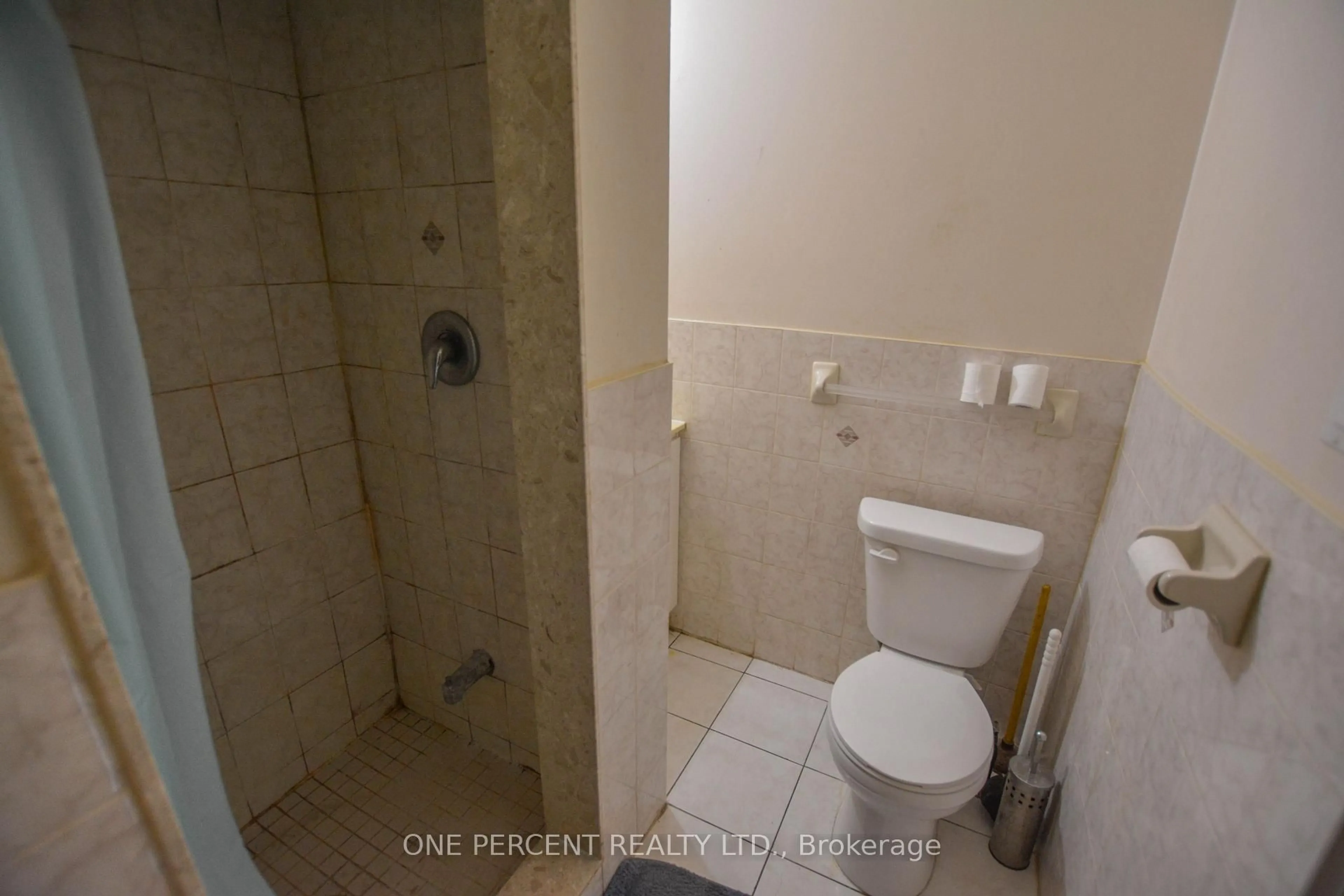 Standard bathroom, floor is not visible for 81 BALDWIN St, Toronto Ontario M5T 1L5