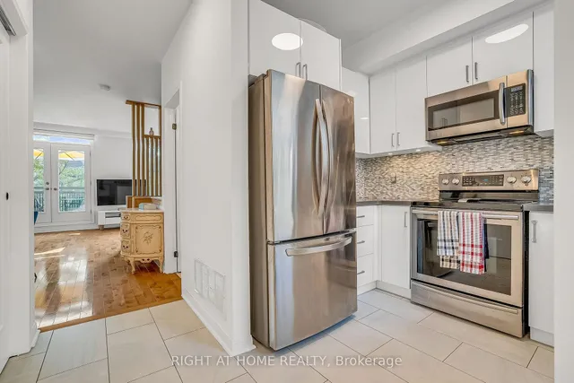 55 Halton St #104, Toronto 3