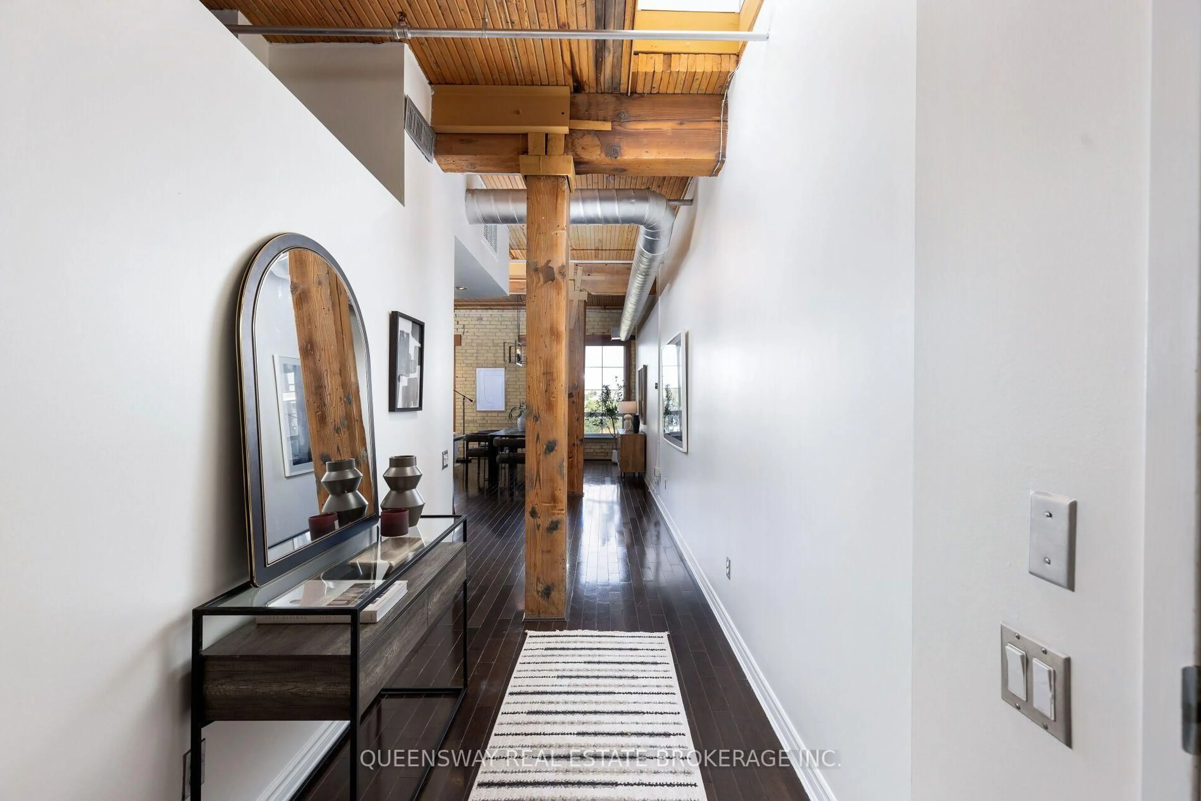 Indoor entryway for 781 King St #602, Toronto Ontario M5V 3L5