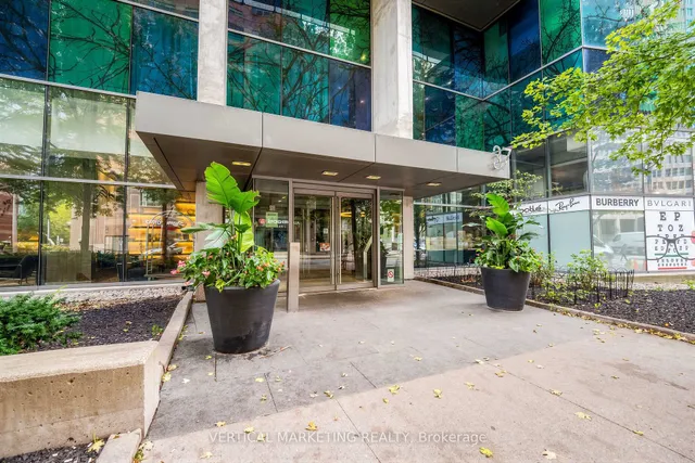 37 Grosvenor St #2010, Toronto 4