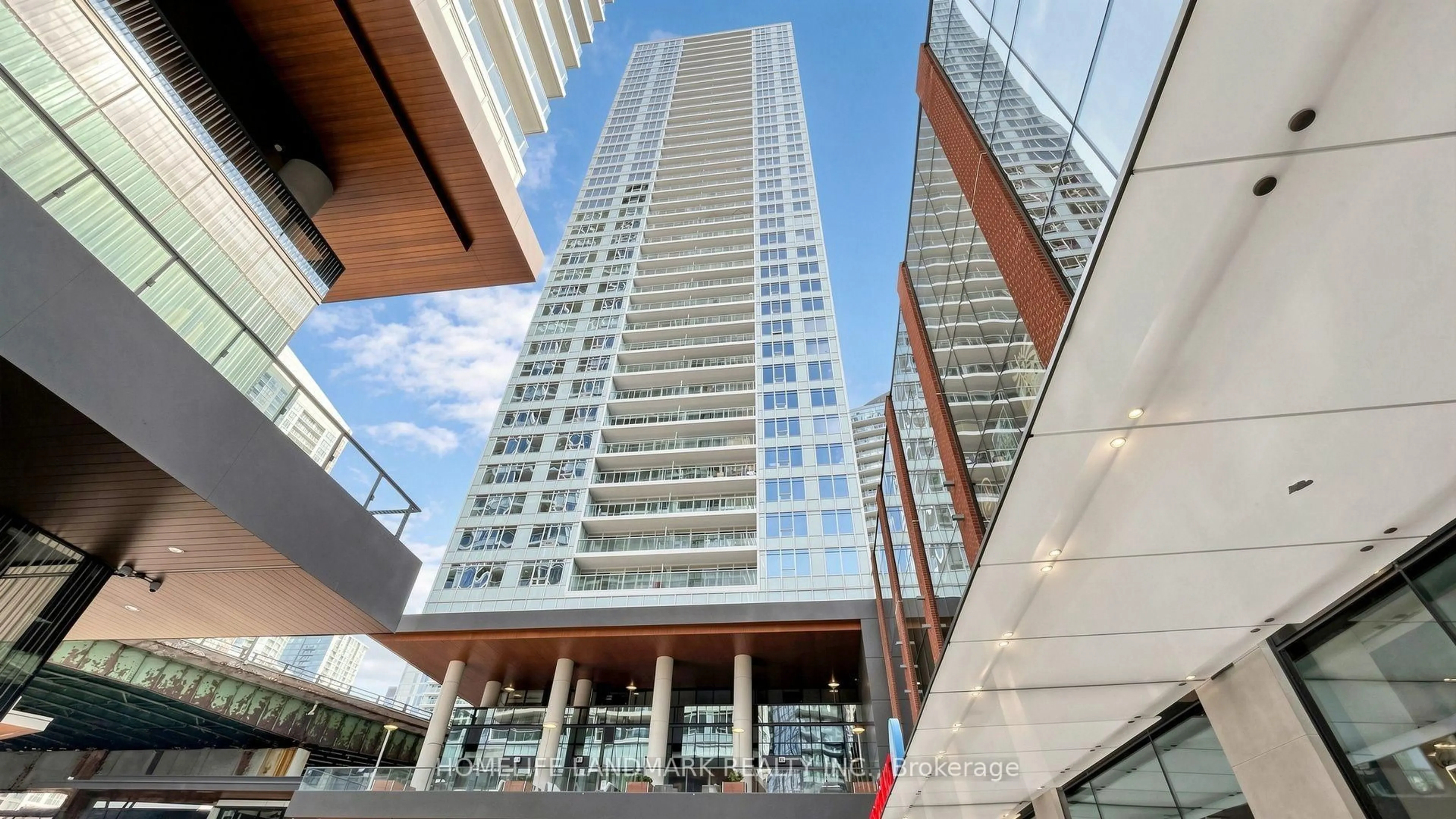 Indoor foyer for 17 Bathurst St #806, Toronto Ontario M5V 0N1