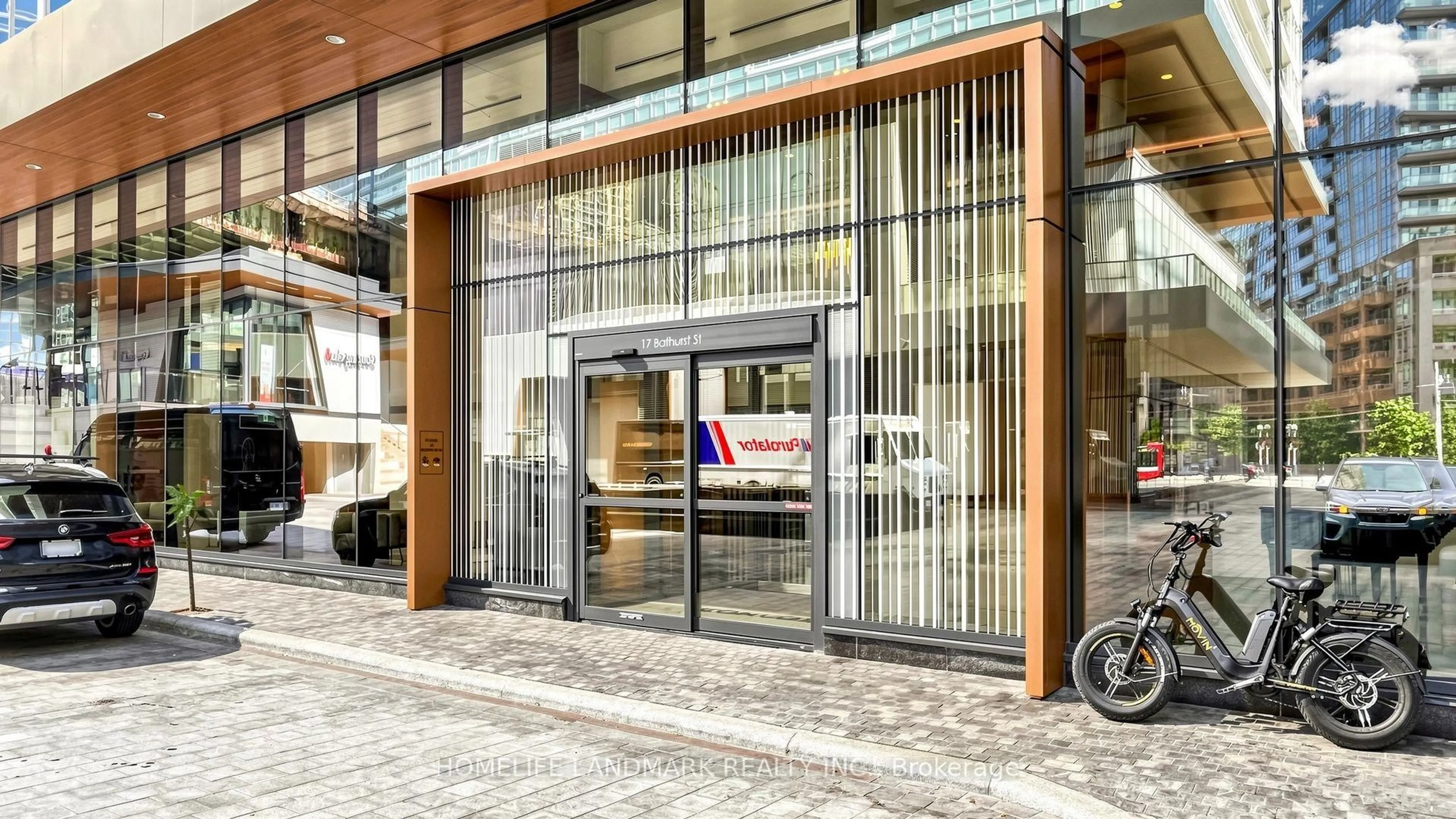 Lobby for 17 Bathurst St #806, Toronto Ontario M5V 0N1