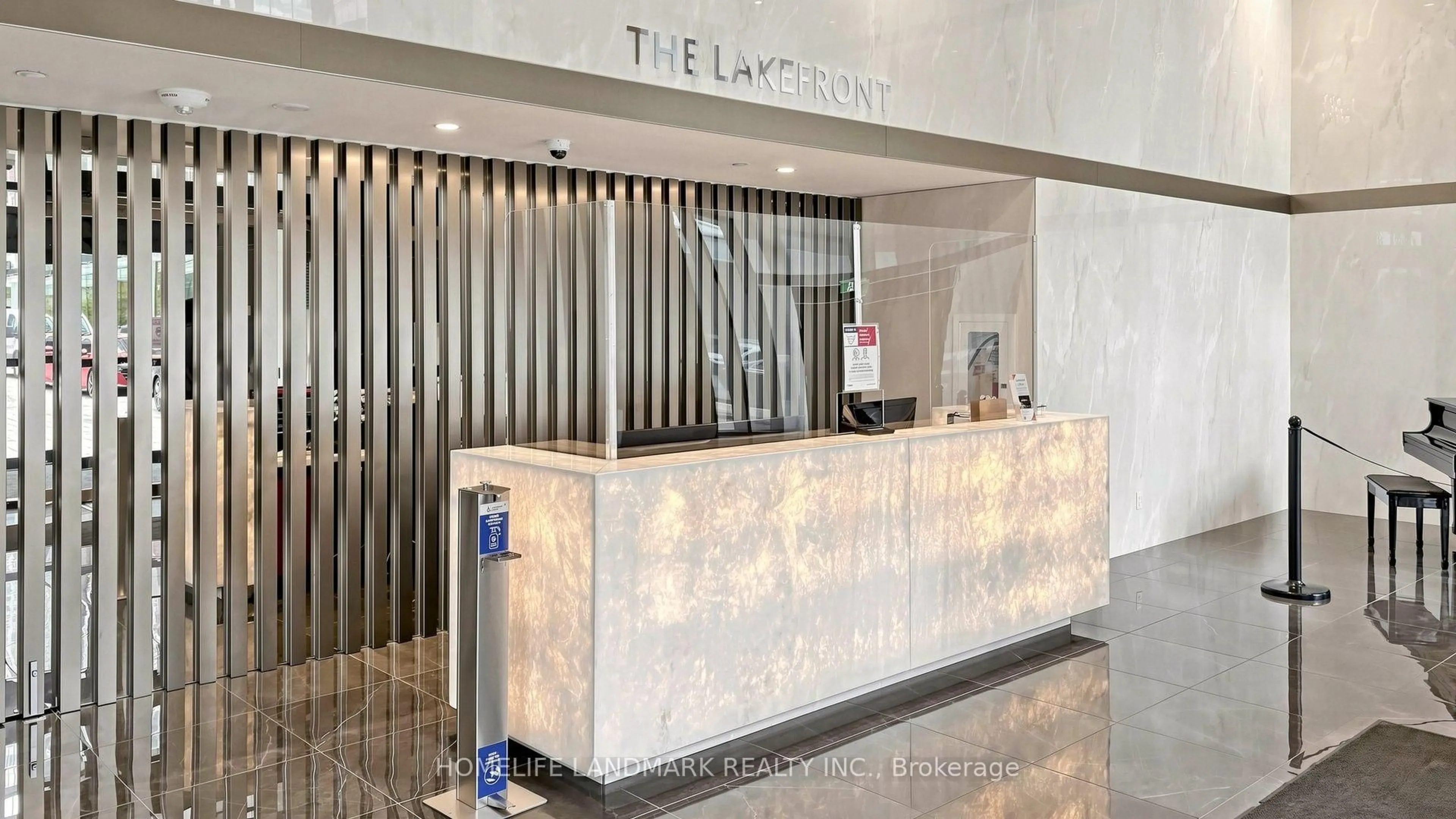 Lobby for 17 Bathurst St #806, Toronto Ontario M5V 0N1