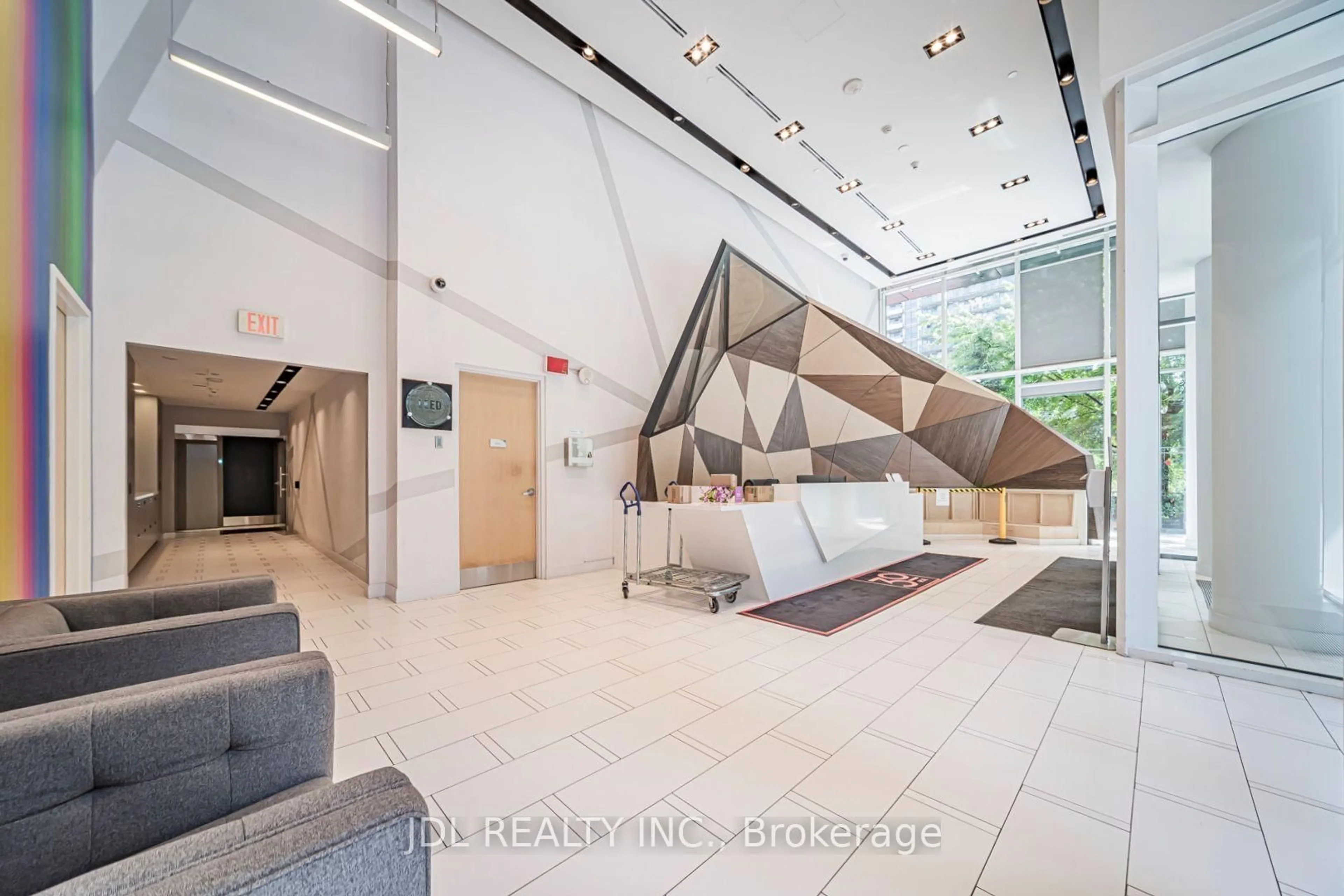 Indoor foyer for 30 Roehampton Ave #2309, Toronto Ontario M4P 0B9