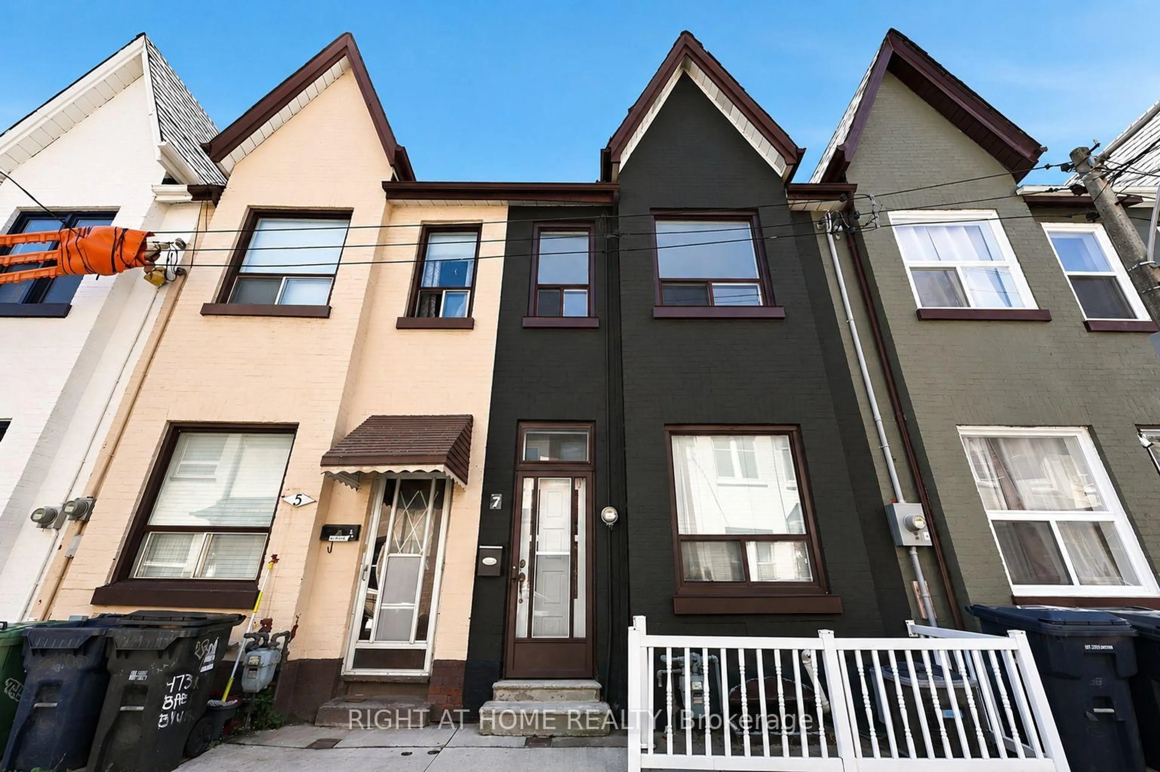 Home with vinyl exterior material, street for 7 Andrews Ave, Toronto Ontario M6J 1S2