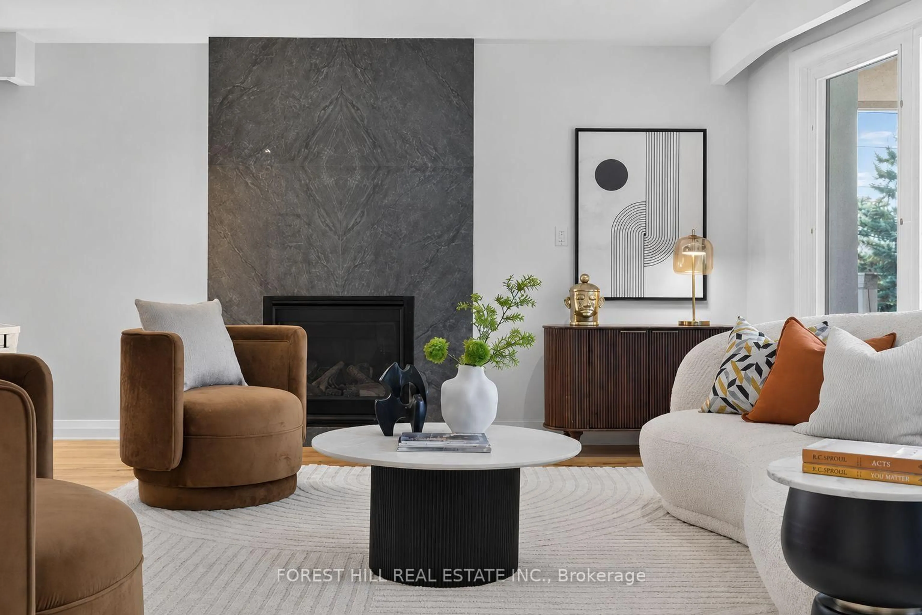 Living room with furniture, unknown for 1 Heathview Ave, Toronto Ontario M2K 2B9