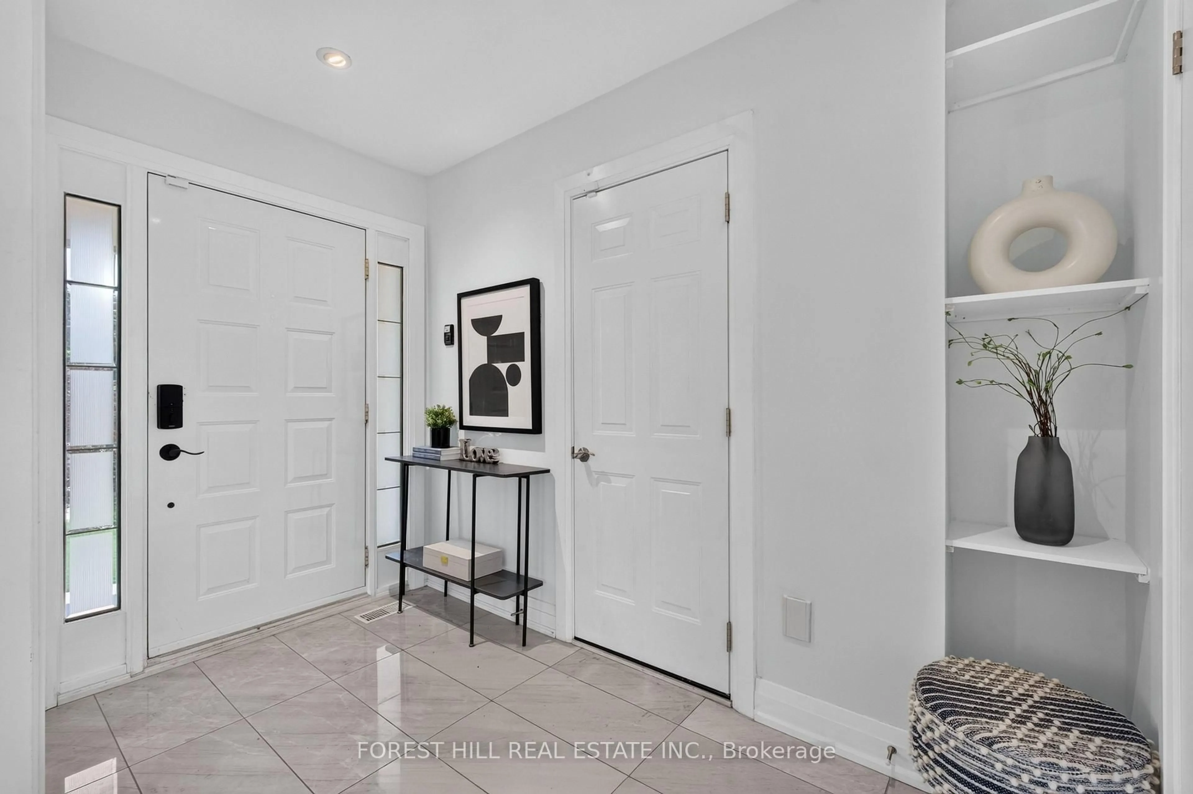 Indoor entryway for 1 Heathview Ave, Toronto Ontario M2K 2B9