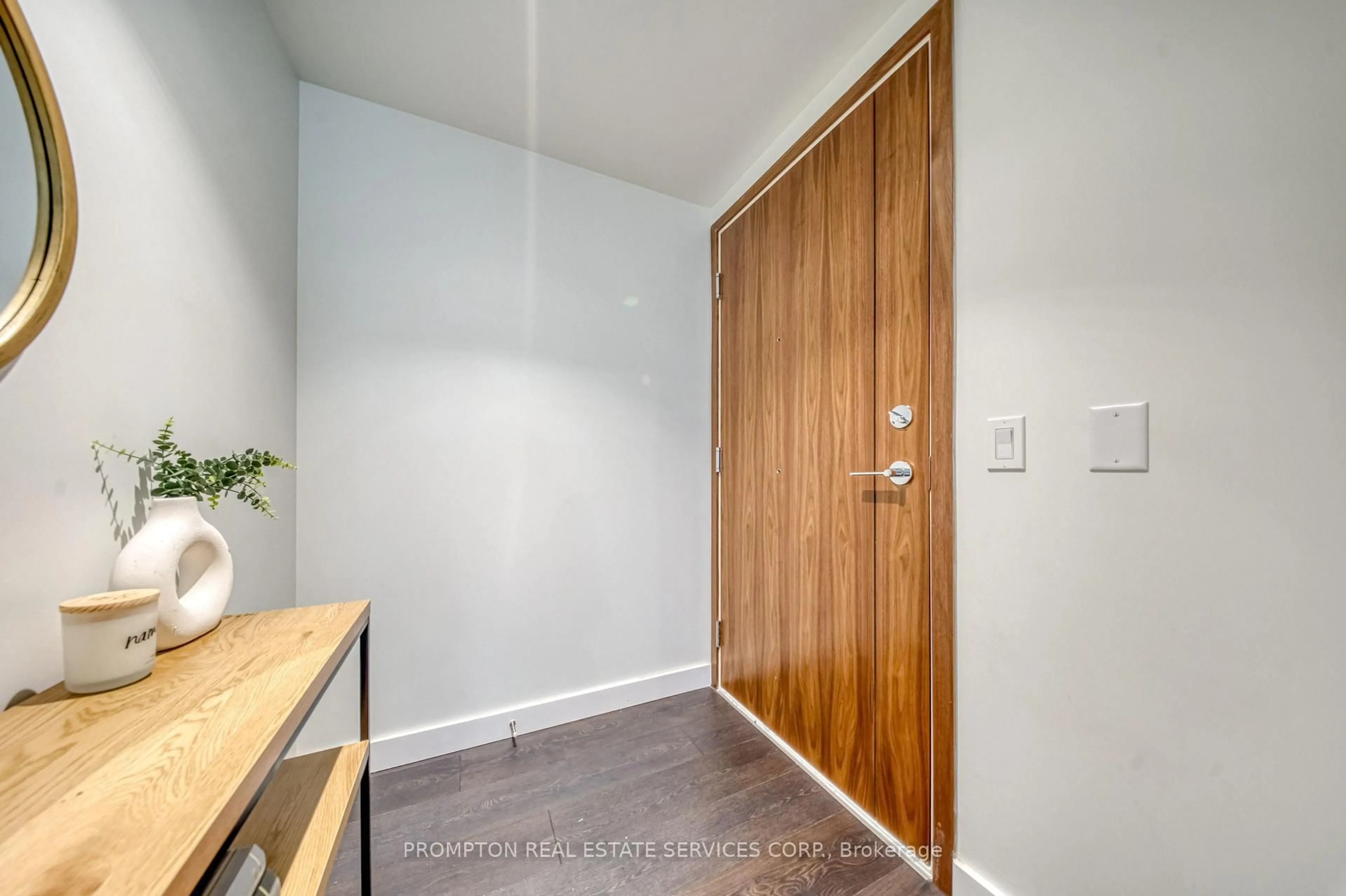 Indoor entryway for 95 Mcmahon Dr #2012, Toronto Ontario M2K 0H2
