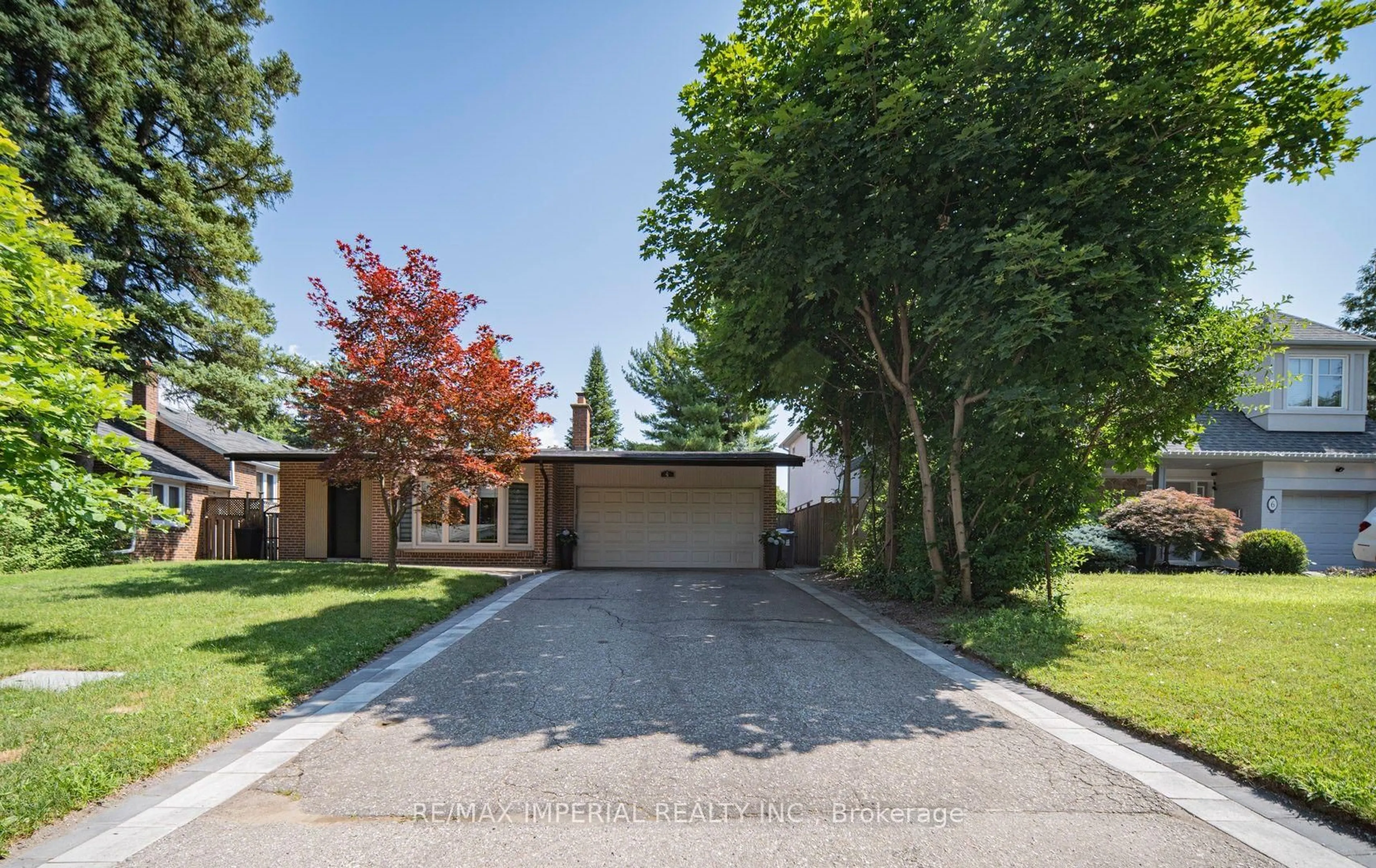 A pic from outside/outdoor area/front of a property/back of a property/a pic from drone, street for 4 Quincy Cres, Toronto Ontario M2J 1C4