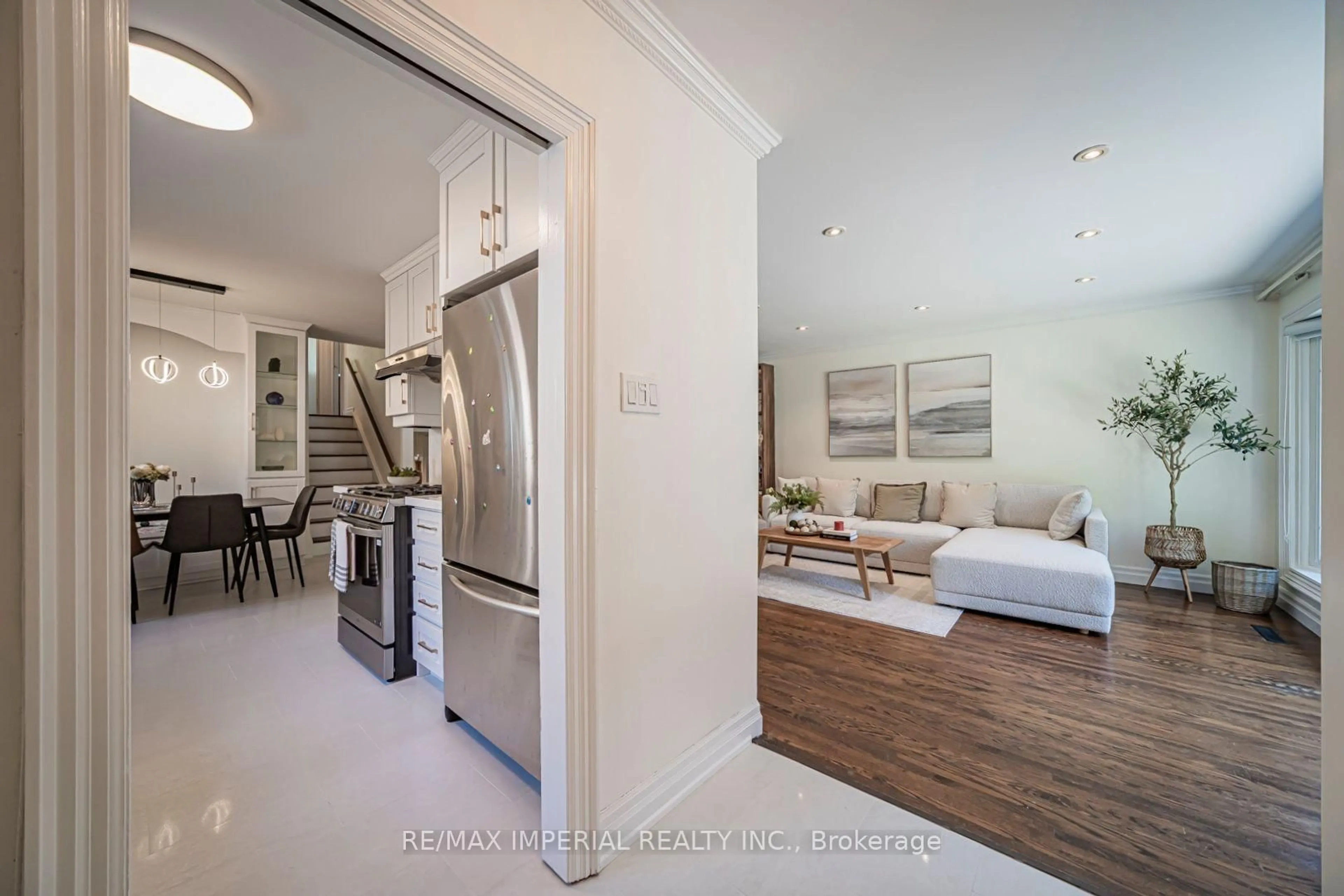 Open concept kitchen, unknown for 4 Quincy Cres, Toronto Ontario M2J 1C4