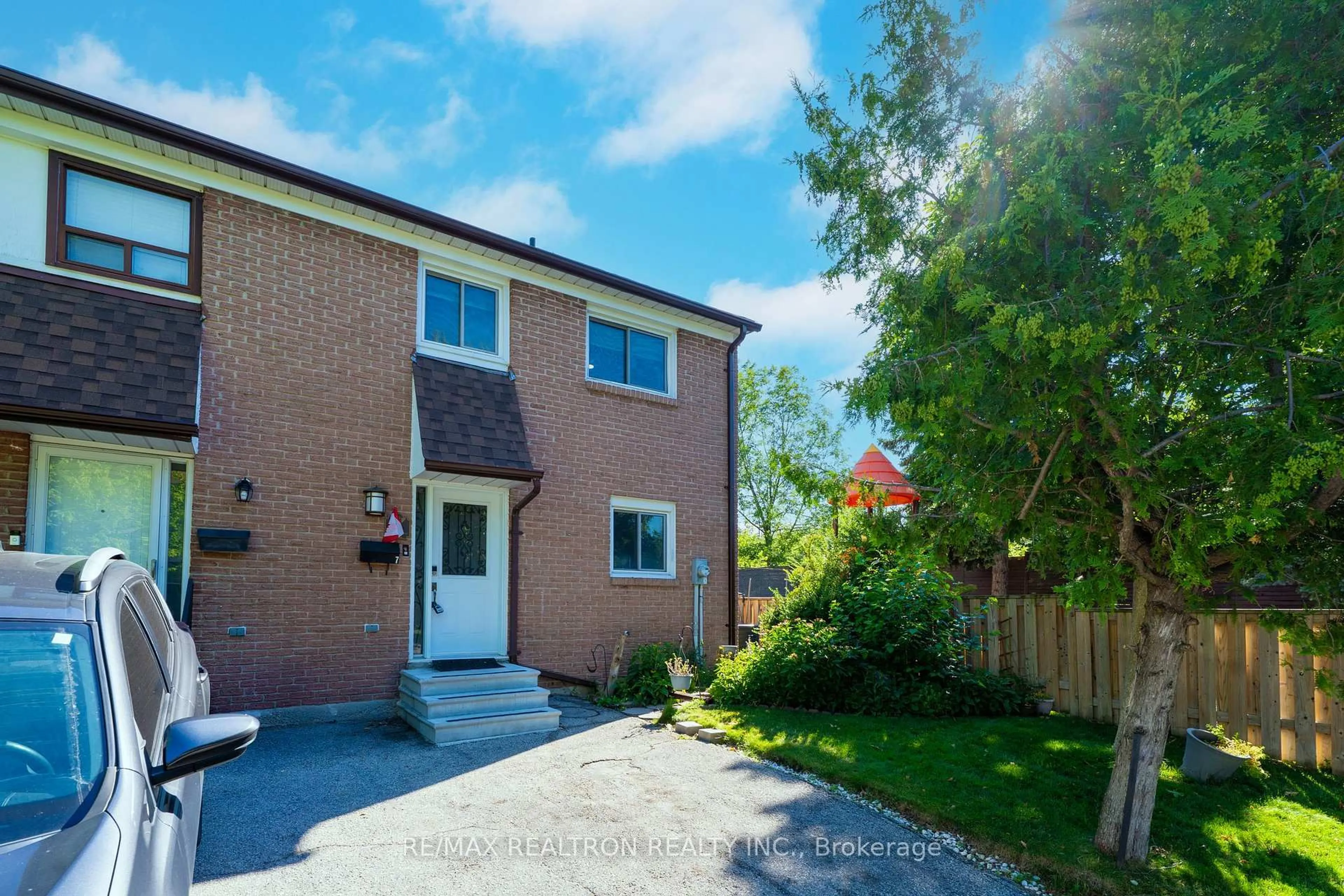A pic from outside/outdoor area/front of a property/back of a property/a pic from drone, street for 7 Spy Appleway, Toronto Ontario M3A 3N8