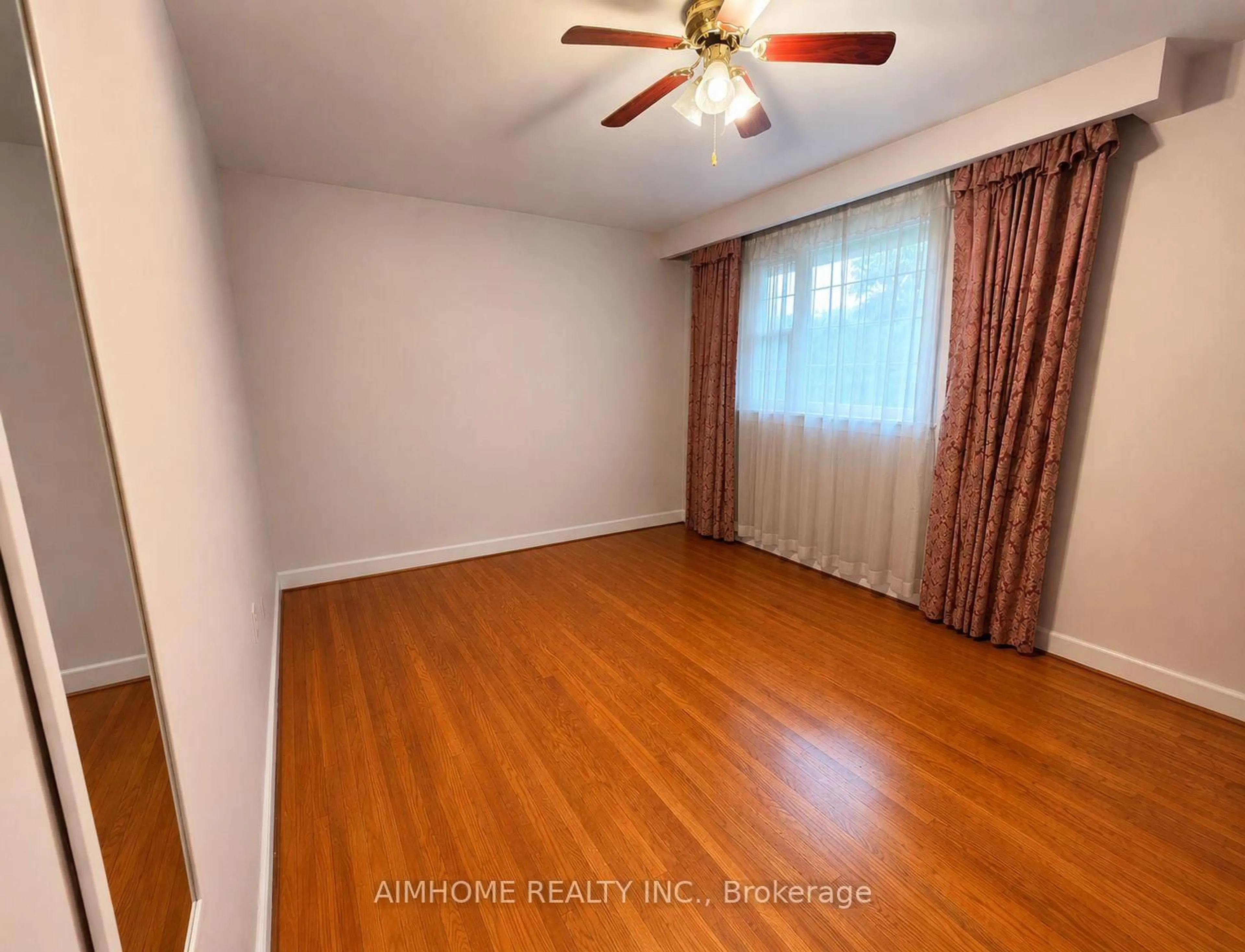 A pic of a room for 25 Burbank Dr, Toronto Ontario M2K 1M7