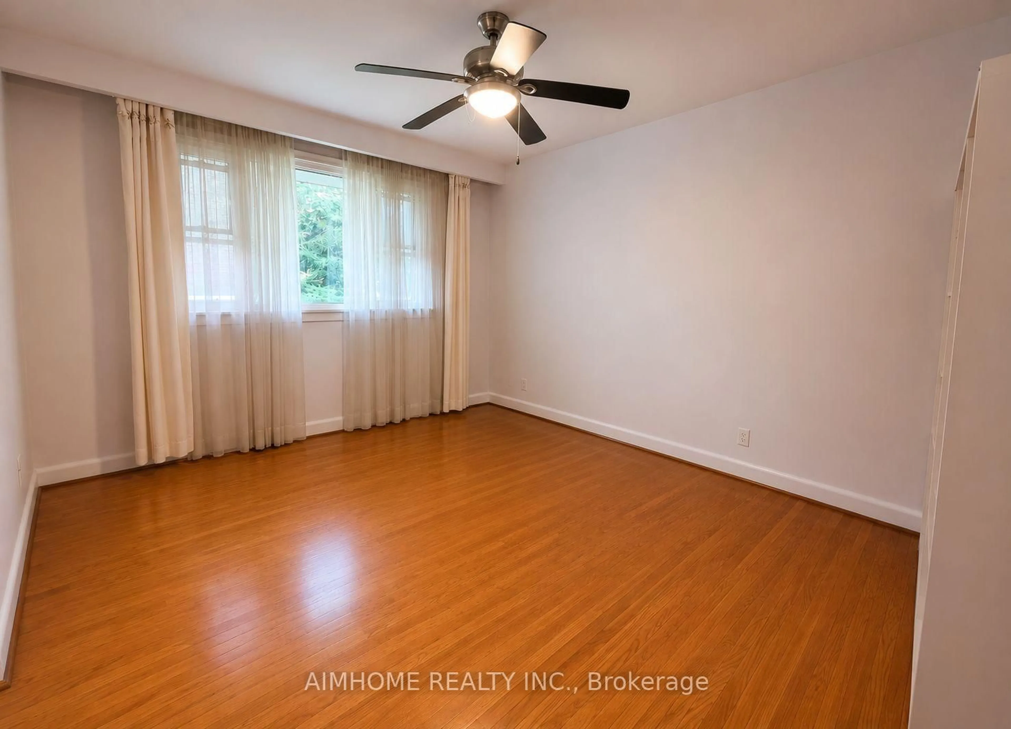 A pic of a room for 25 Burbank Dr, Toronto Ontario M2K 1M7
