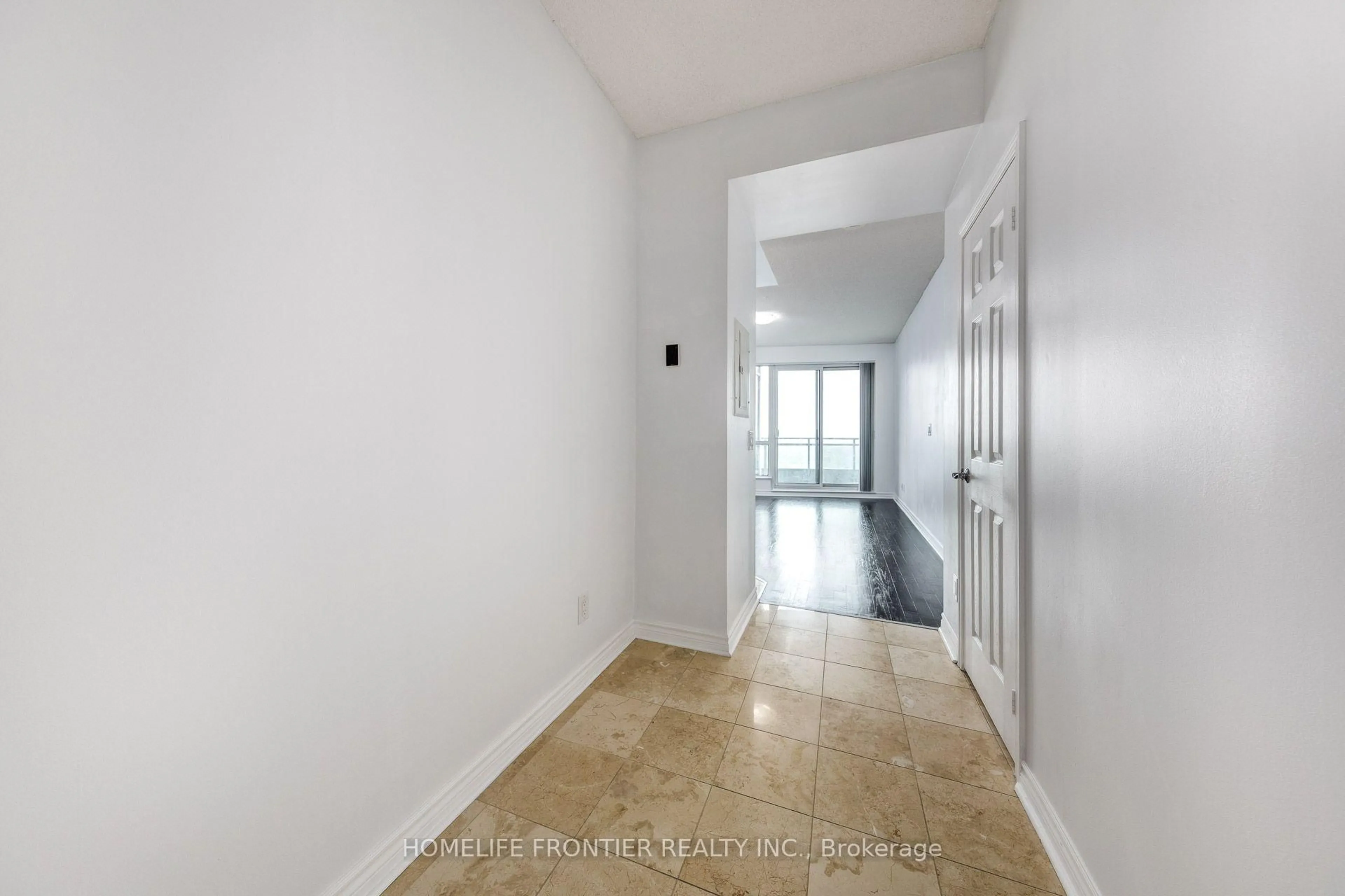 Indoor entryway for 18 Holmes Ave #1712, Toronto Ontario M2N 0E1