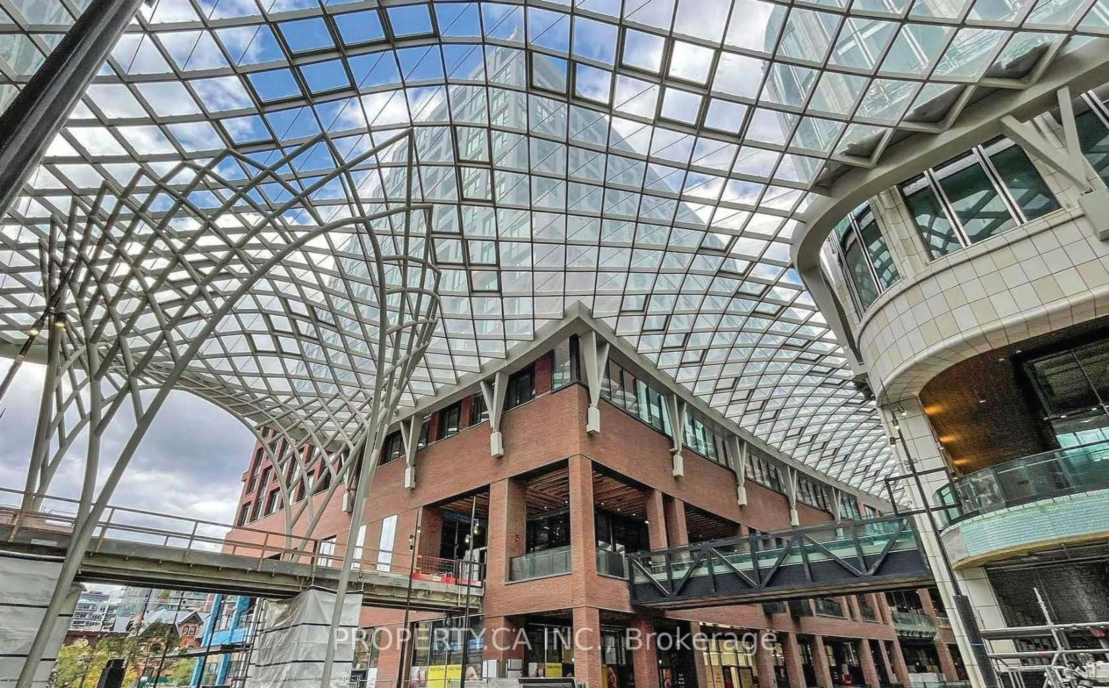 Indoor foyer for 470 Front St #2401, Toronto Ontario M5V 0V6