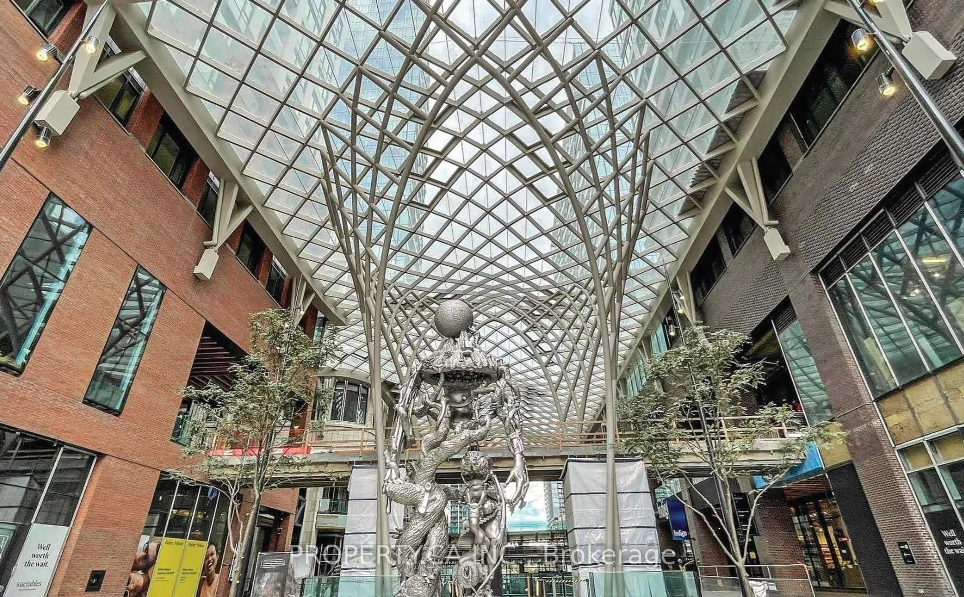 Indoor foyer for 470 Front St #2401, Toronto Ontario M5V 0V6