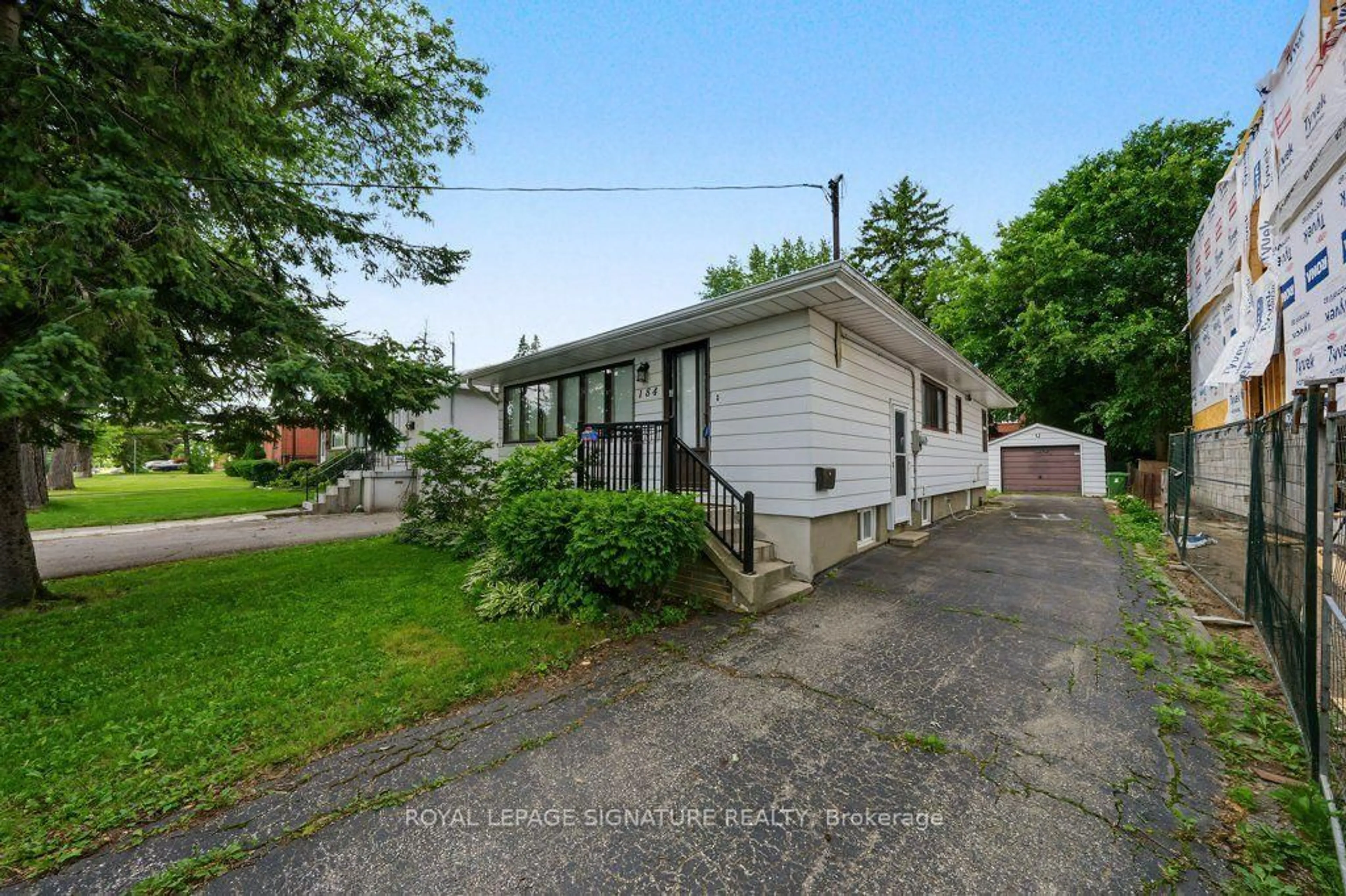 Unknown for 184 Hendon Ave, Toronto Ontario M2M 1A7