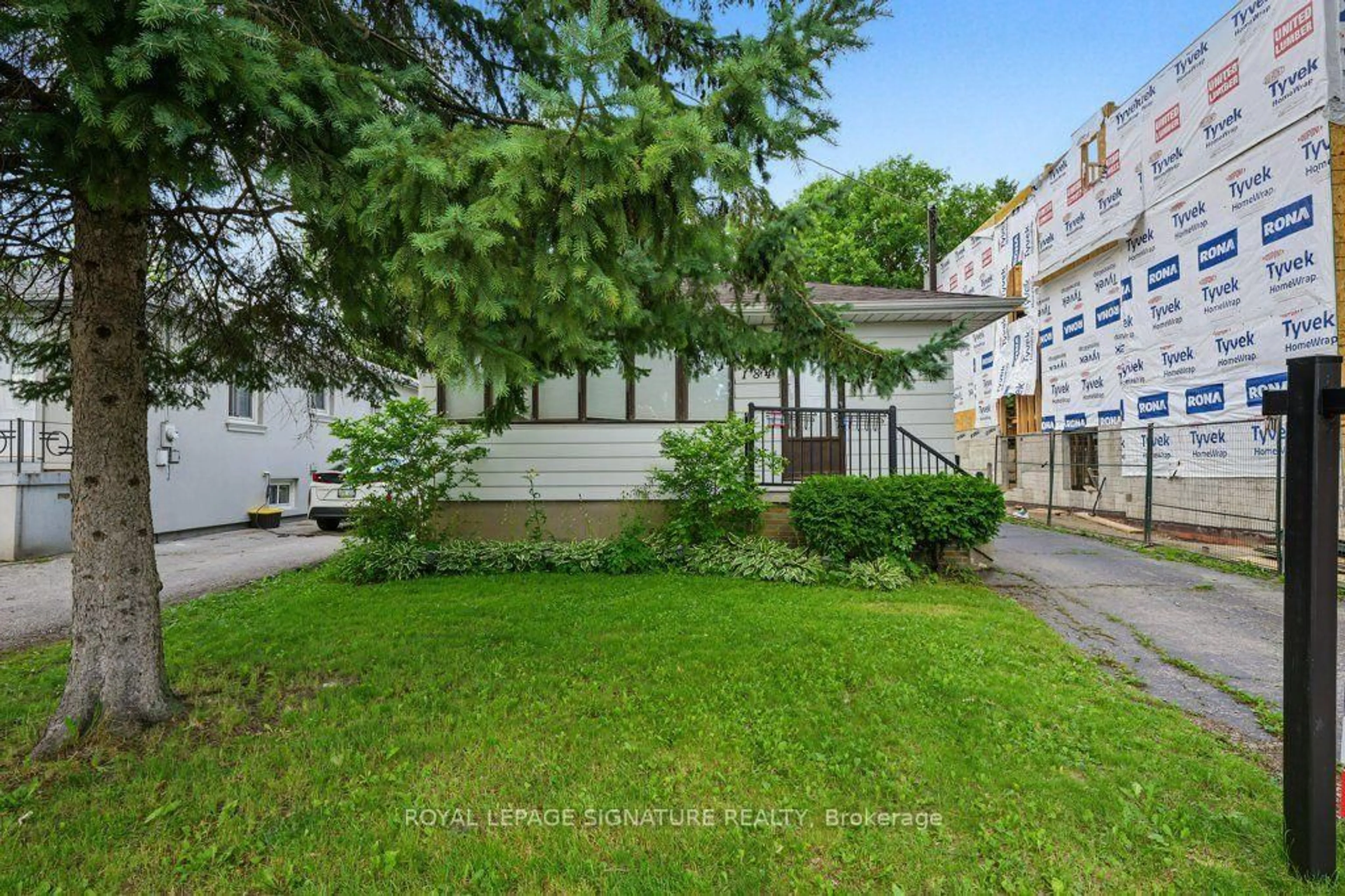 Patio, street for 184 Hendon Ave, Toronto Ontario M2M 1A7