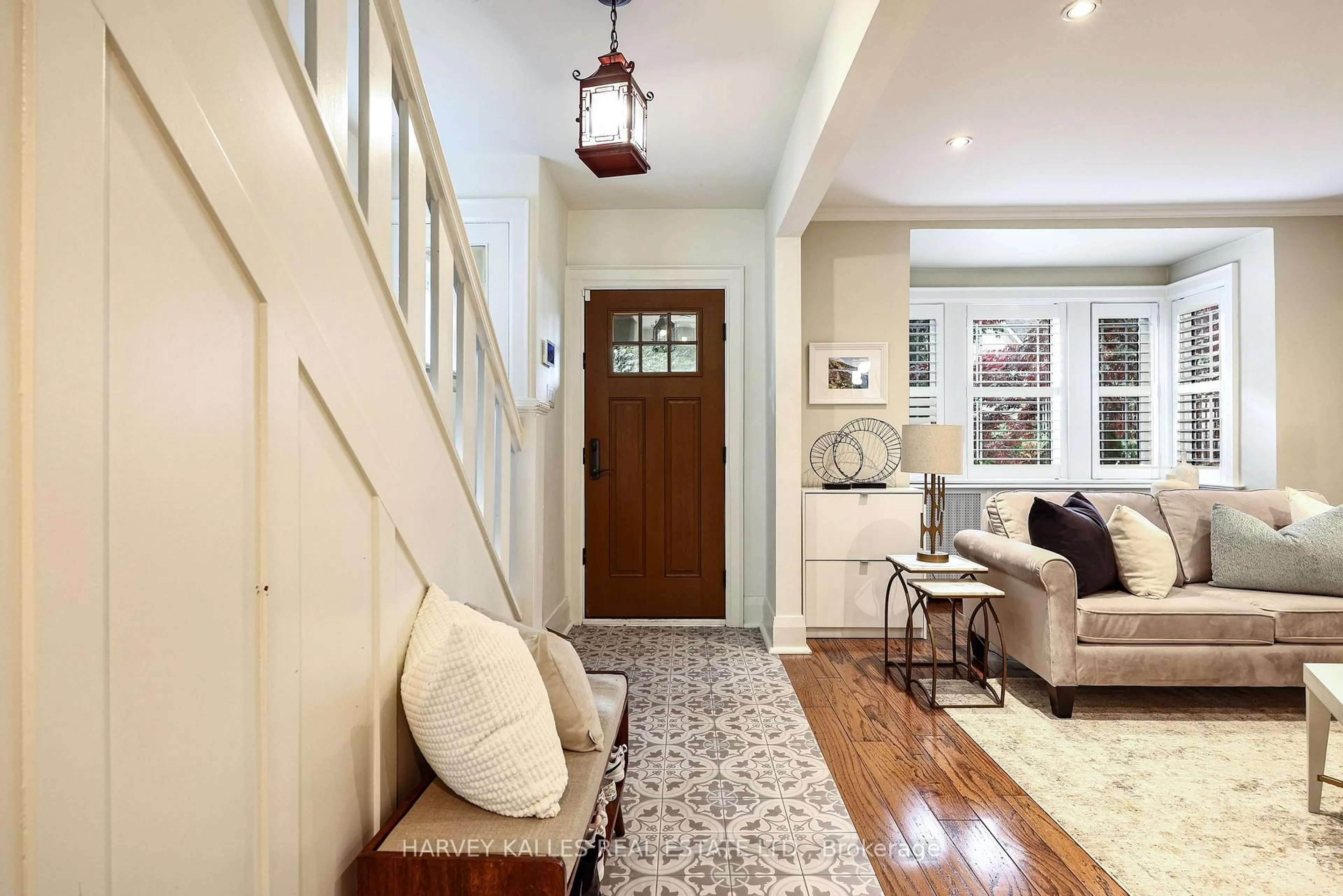 Indoor entryway for 150 Deloraine Ave, Toronto Ontario M5M 2A9