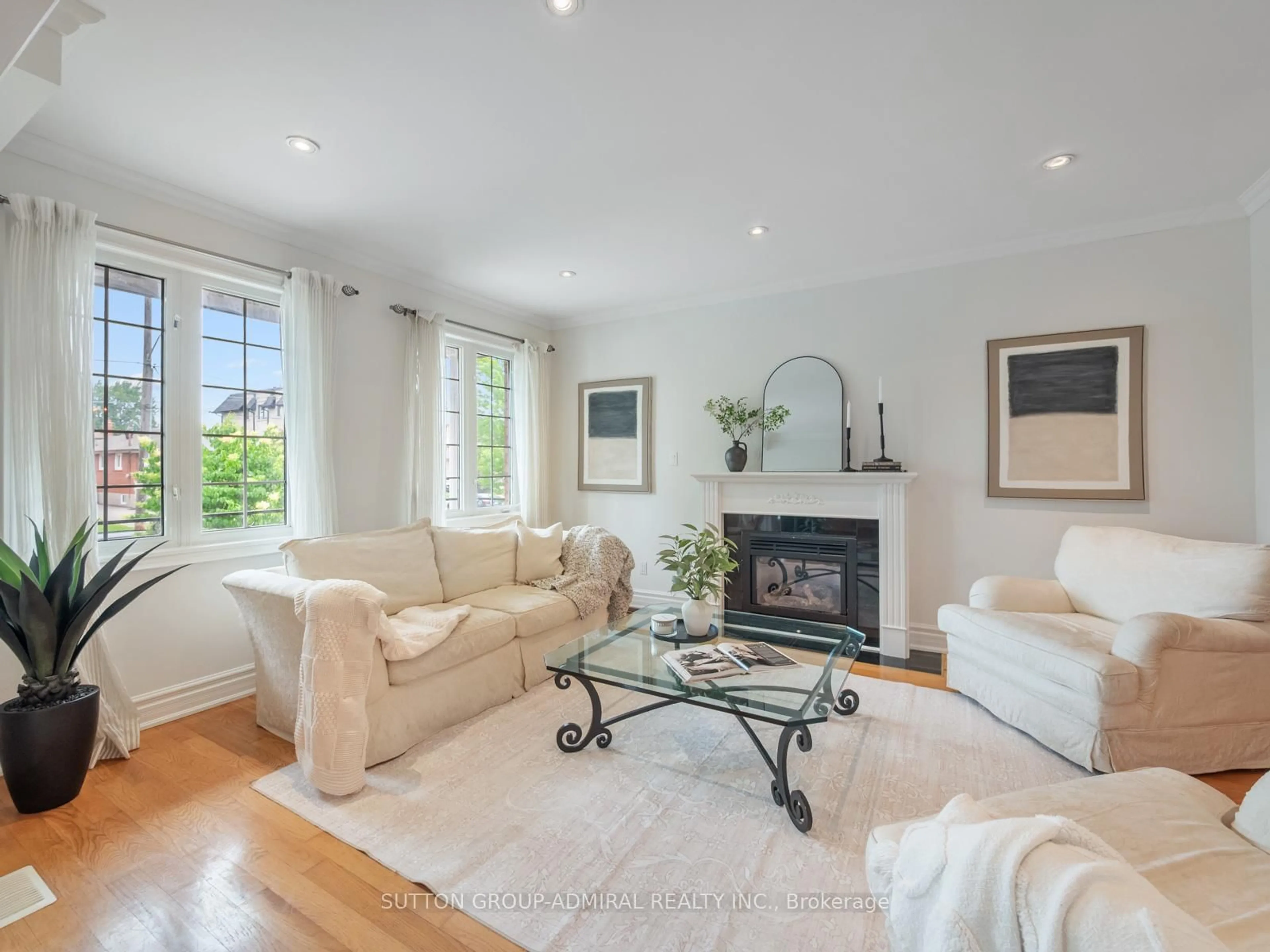Living room with furniture, unknown for 255 Cocksfield Ave, Toronto Ontario M3H 3T6