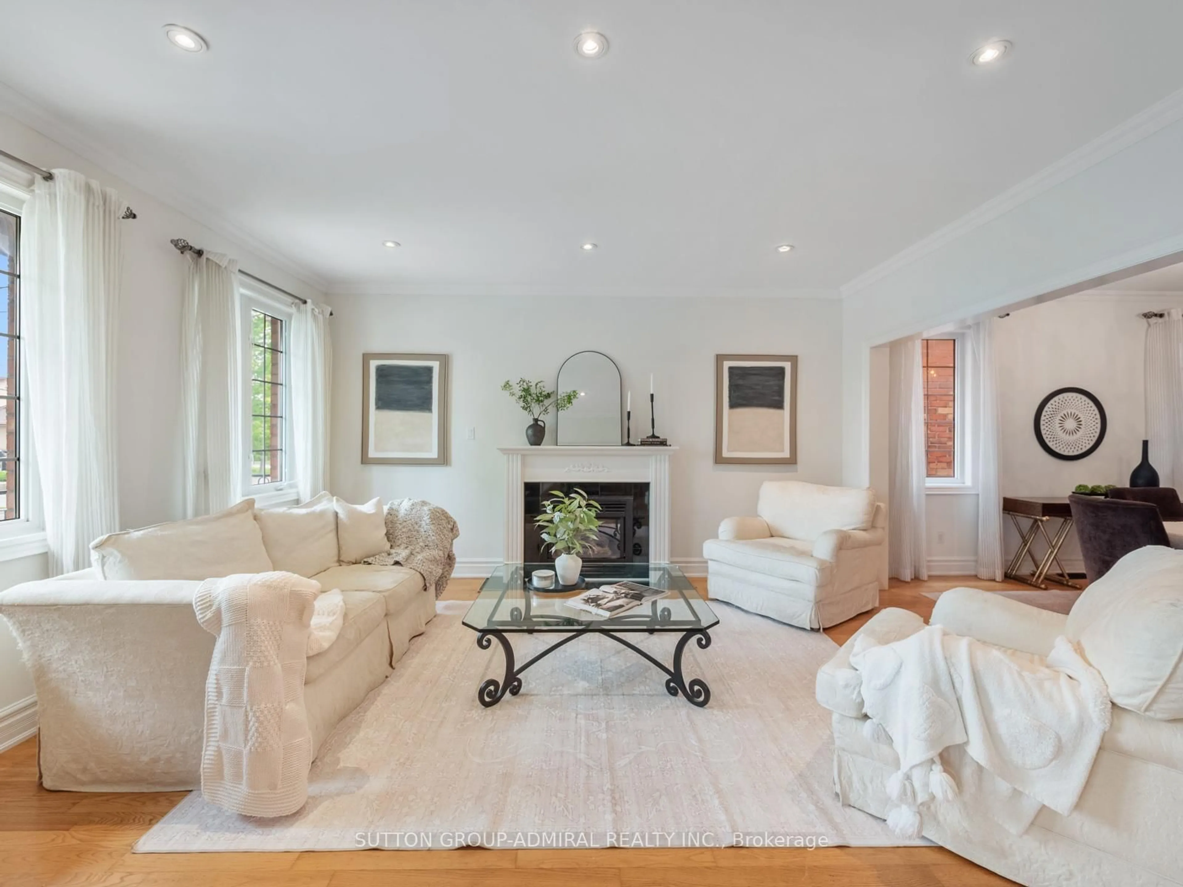 Living room with furniture, unknown for 255 Cocksfield Ave, Toronto Ontario M3H 3T6