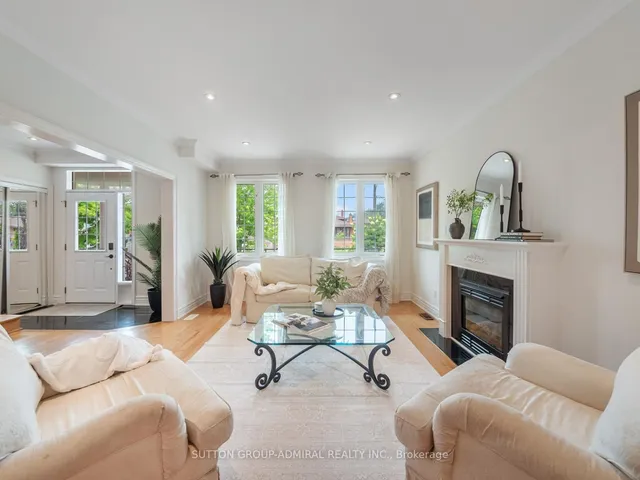 255 Cocksfield Ave, Toronto 5