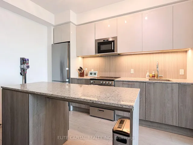 31 Tippett Rd #1010, Toronto 4