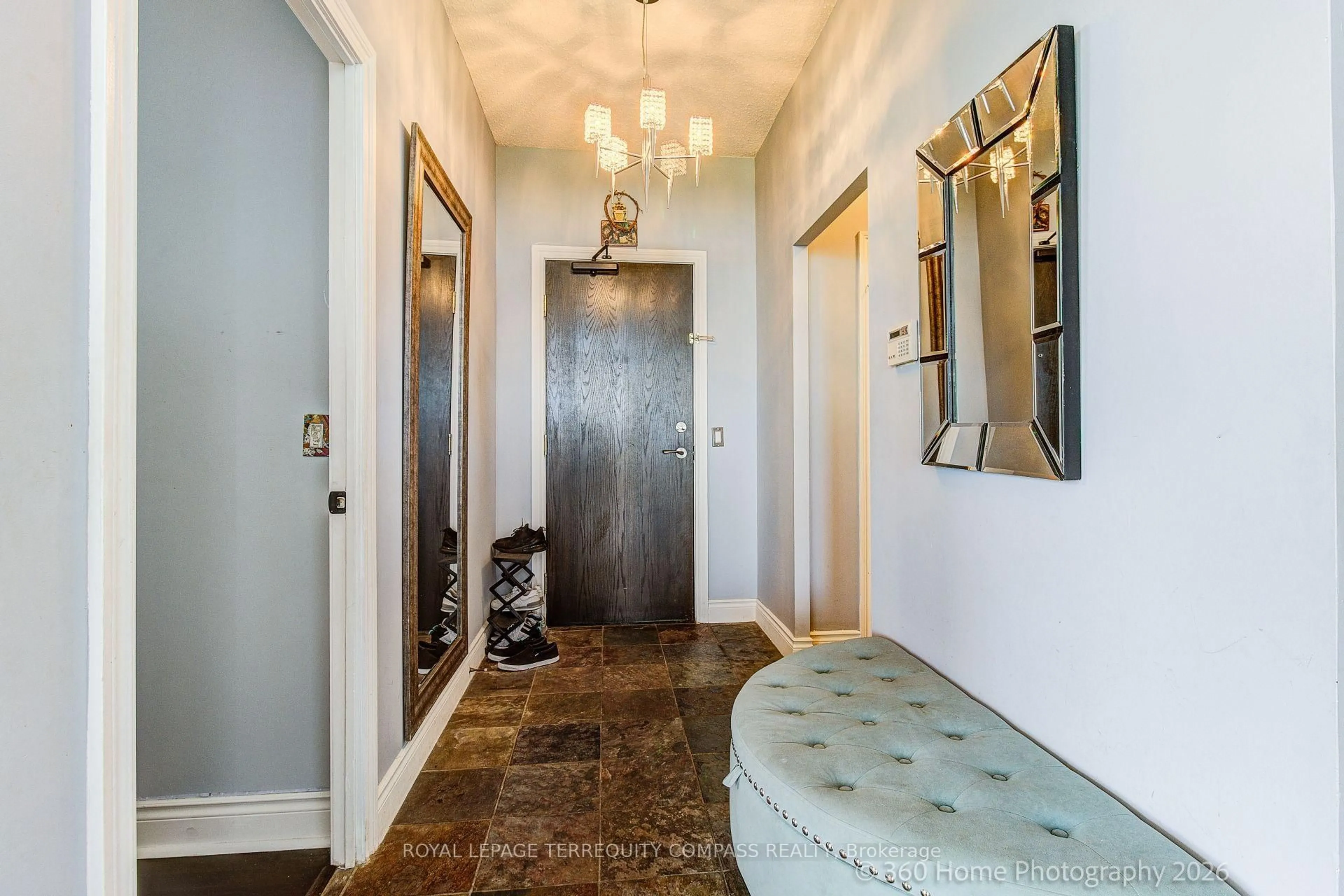 Indoor entryway for 1101 Leslie St #905, Toronto Ontario M3C 4G3