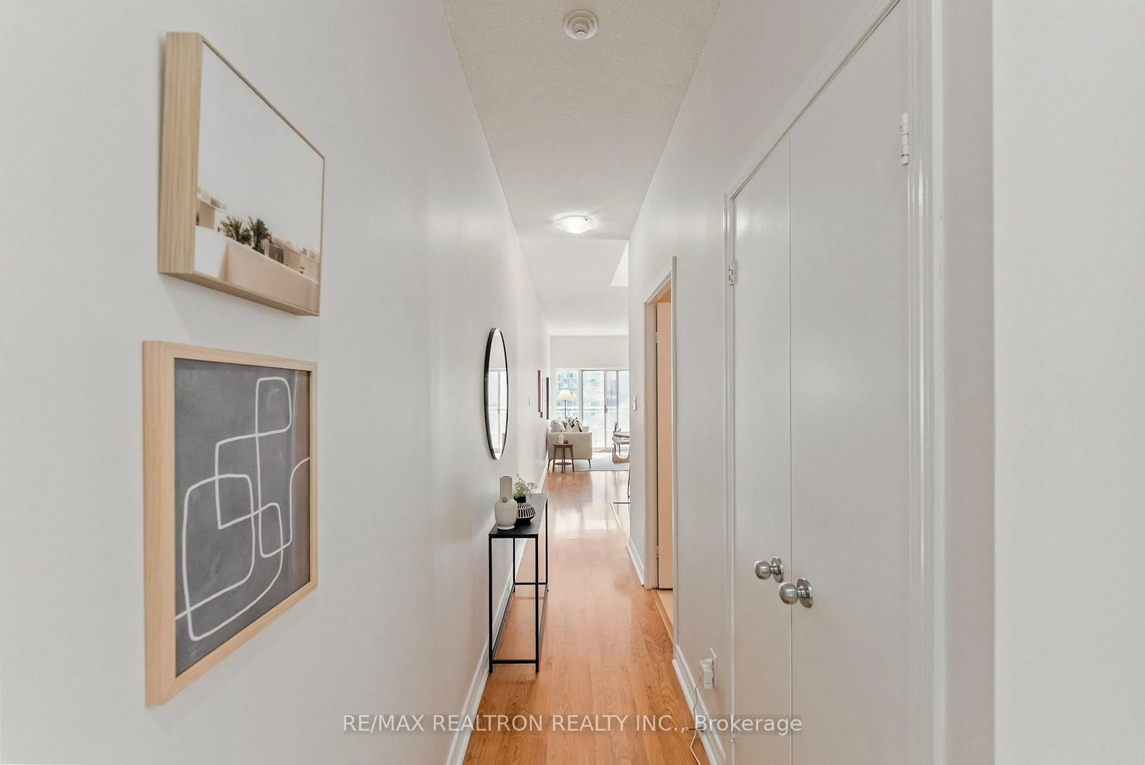 Indoor entryway for 600 Queens Quay #619, Toronto Ontario M5V 3M3