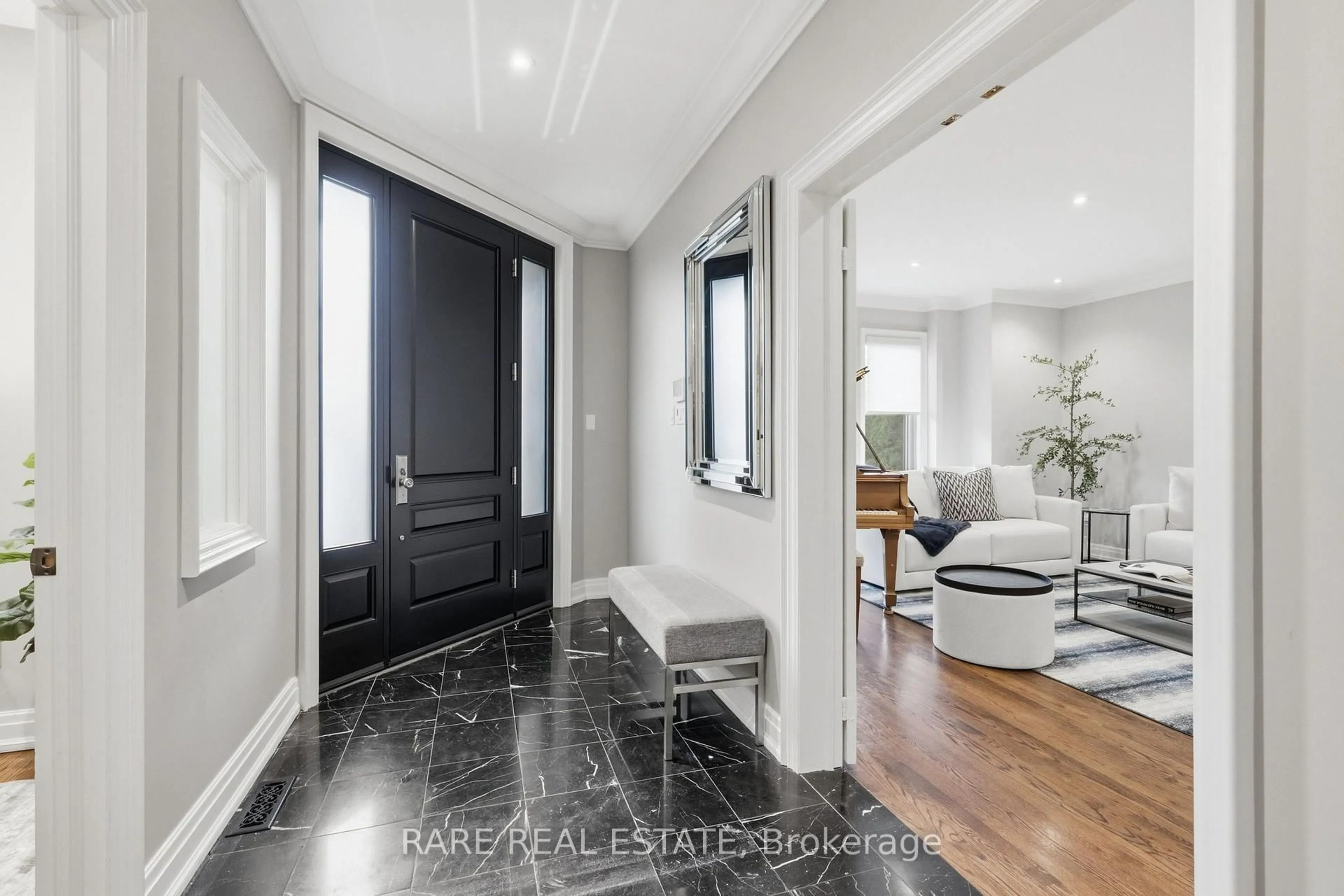Indoor entryway for 580 Brookdale Ave, Toronto Ontario M5M 1S2