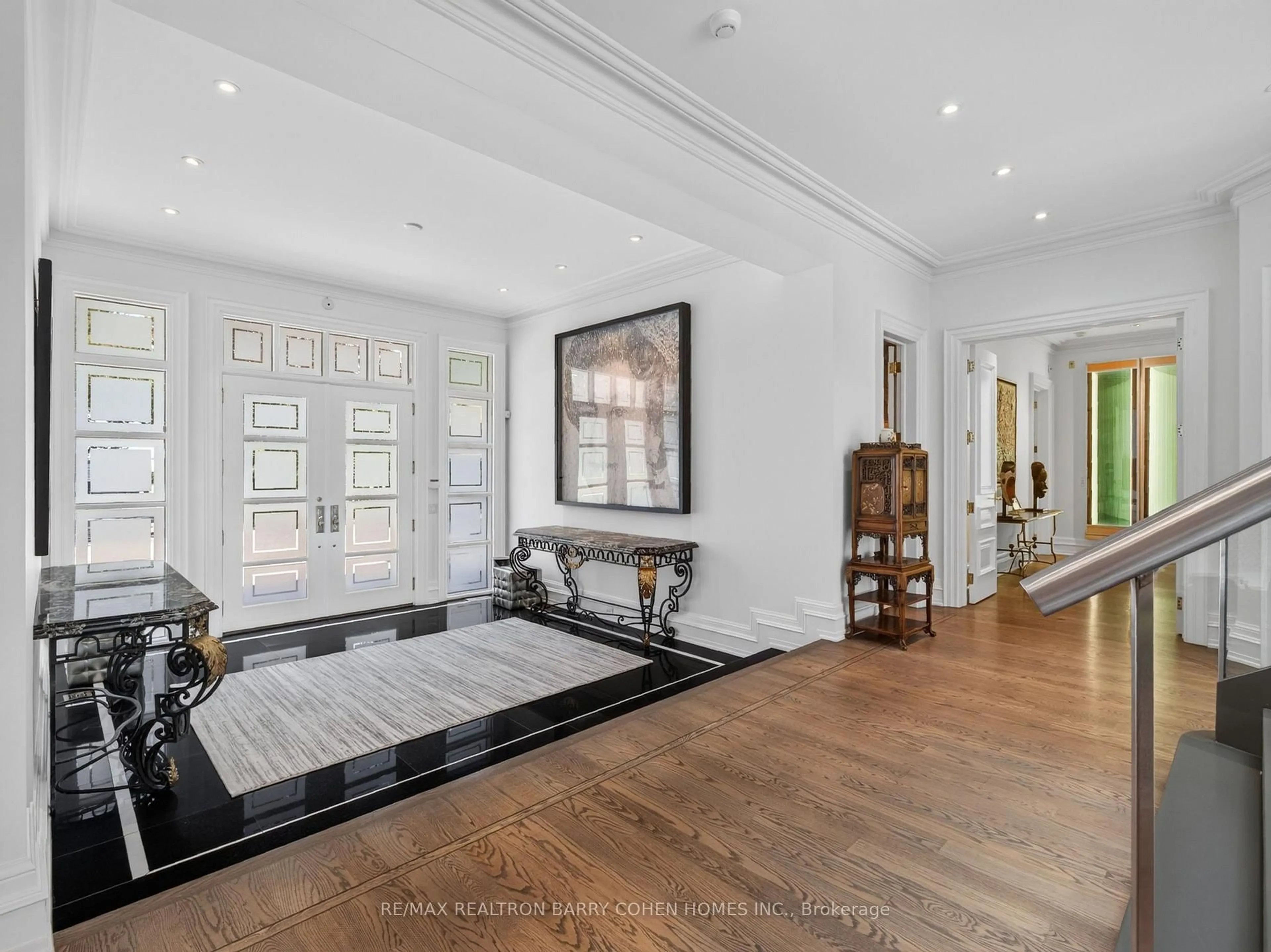 Indoor entryway for 17 Alderbrook Dr, Toronto Ontario M3B 1E3