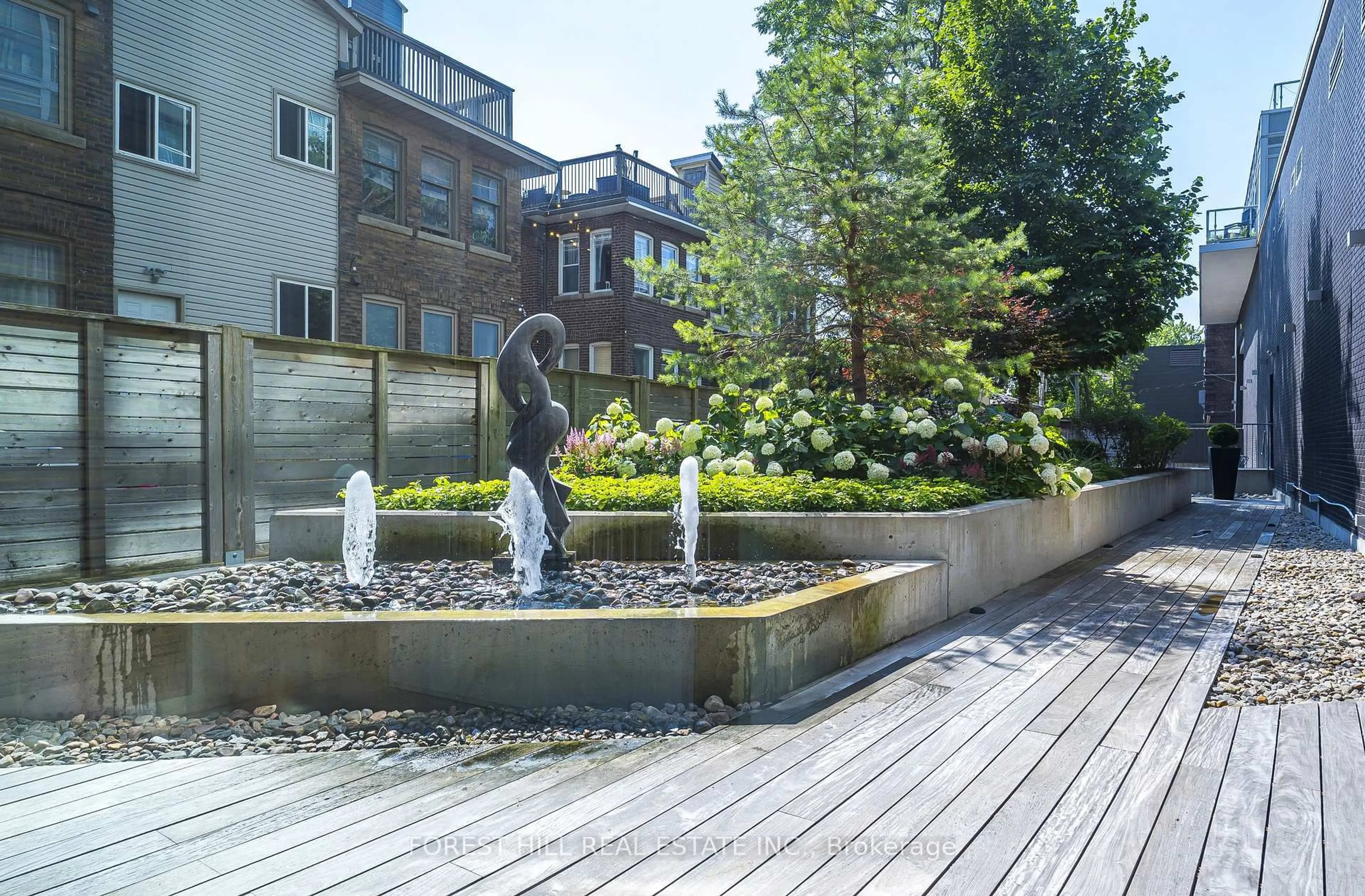 Patio, street for 501 St Clair Ave #202, Toronto Ontario M5P 0A2
