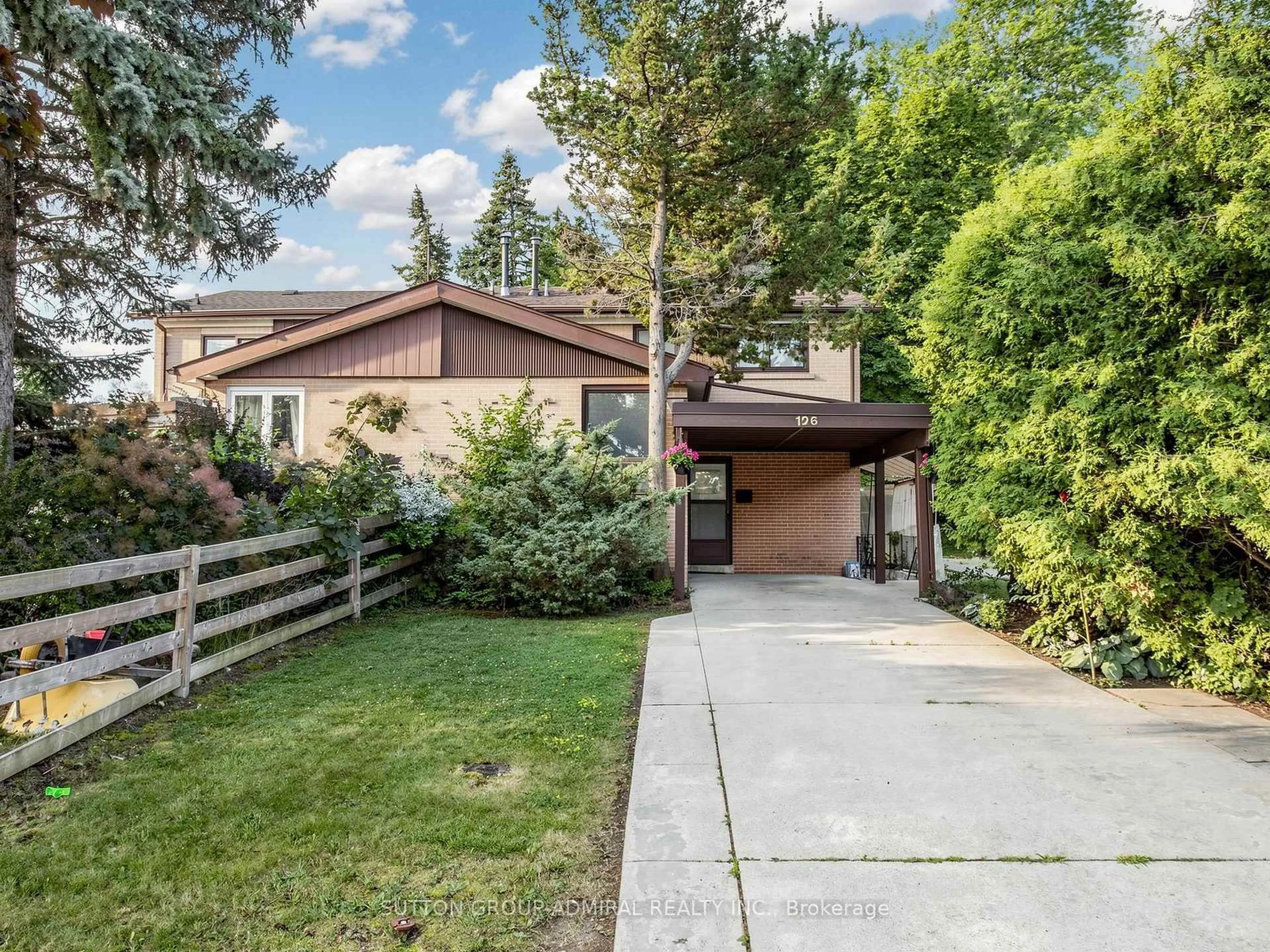 Home with vinyl exterior material, street for 126 Chelmsford Ave, Toronto Ontario M2R 2W4