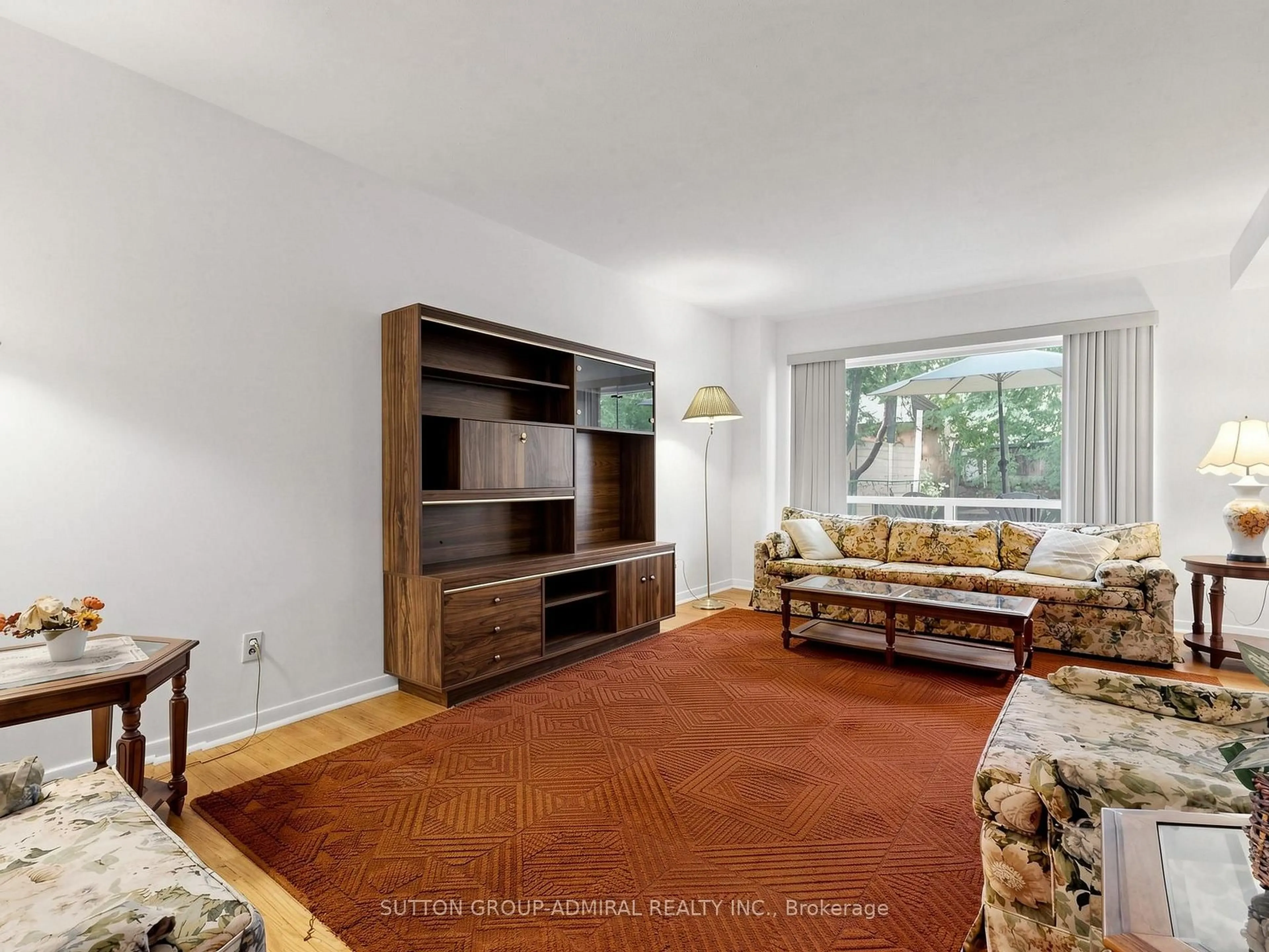 Living room with furniture, unknown for 126 Chelmsford Ave, Toronto Ontario M2R 2W4