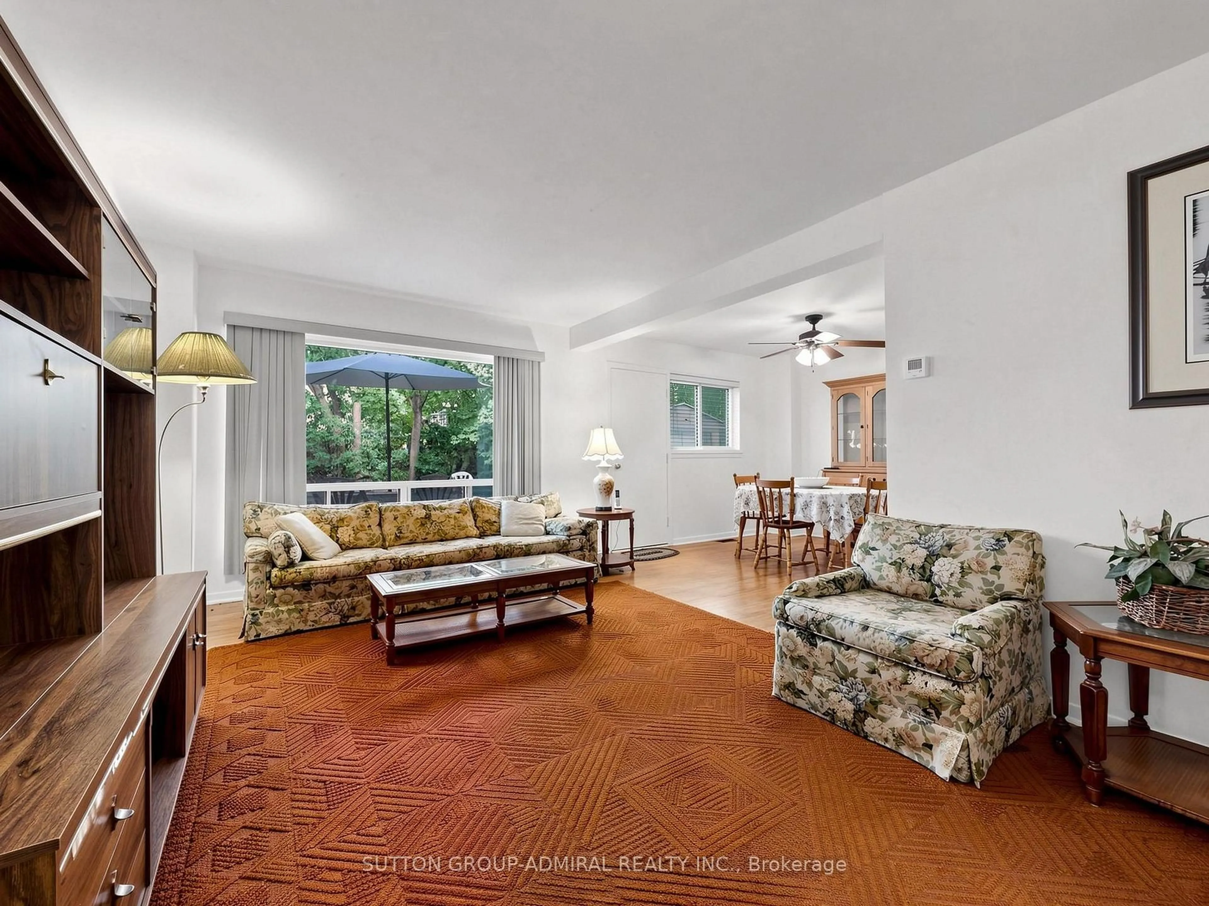 Living room with furniture, ceramic/tile floor for 126 Chelmsford Ave, Toronto Ontario M2R 2W4