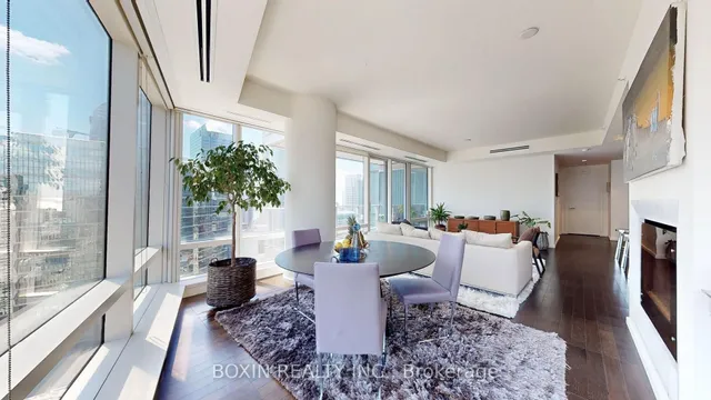 180 University Ave #2909, Toronto 5