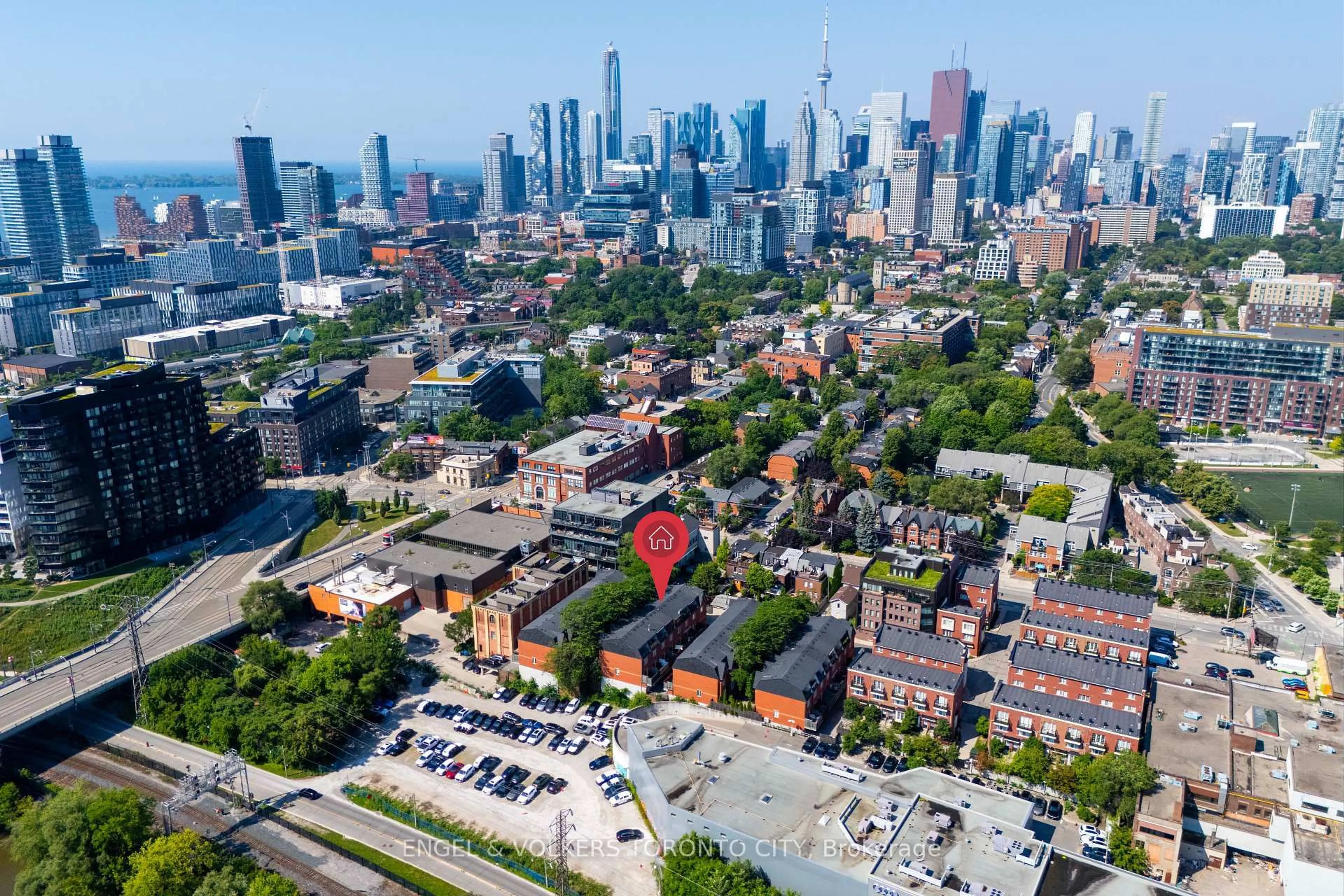 A pic from outside/outdoor area/front of a property/back of a property/a pic from drone, city buildings view from balcony for 8 Old Trillium Lane, Toronto Ontario M5A 4T2