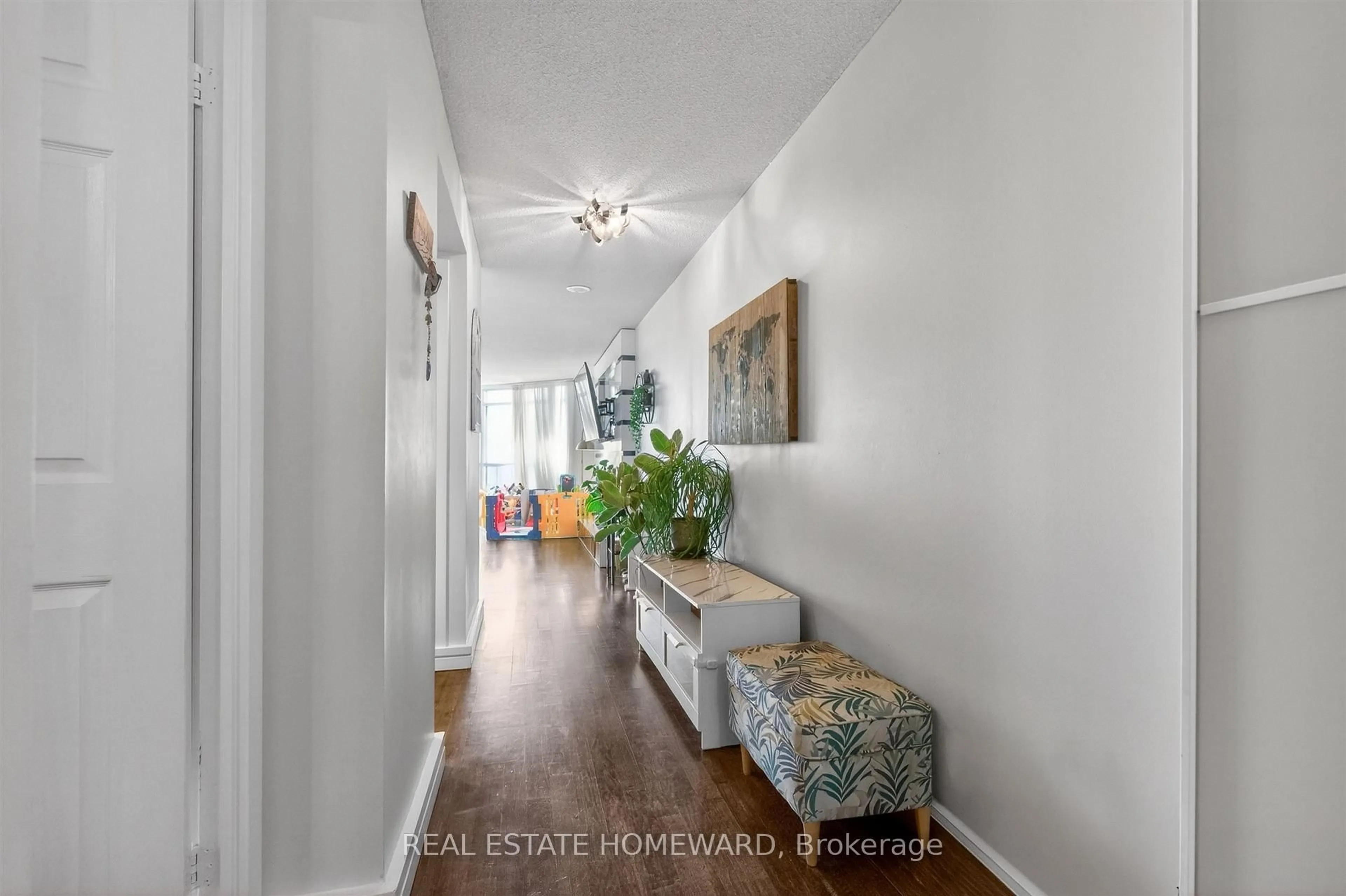 Indoor entryway for 30 Harrison Garden Blvd #602, Toronto Ontario M2N 7A9