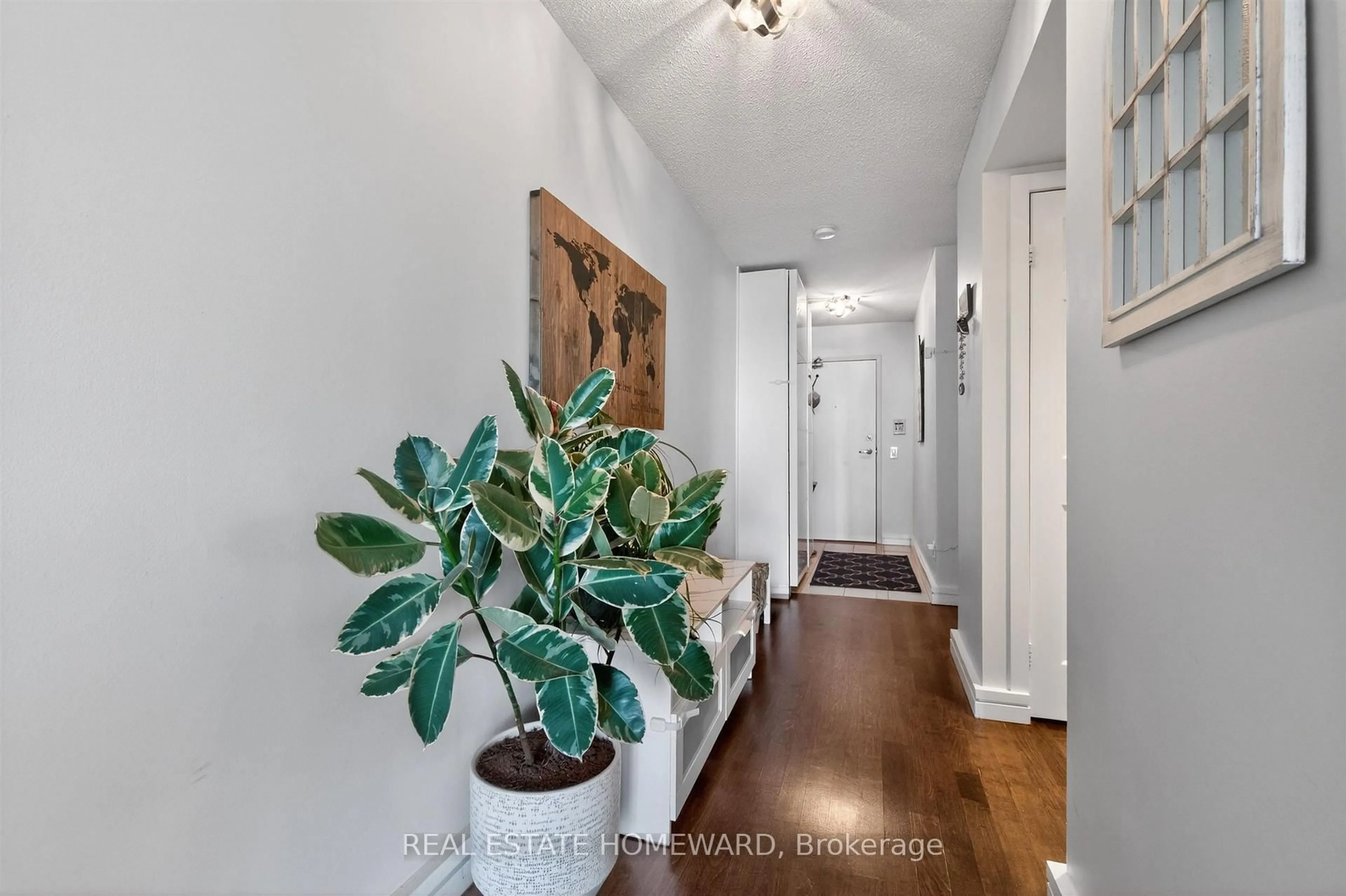 Indoor entryway for 30 Harrison Garden Blvd #602, Toronto Ontario M2N 7A9