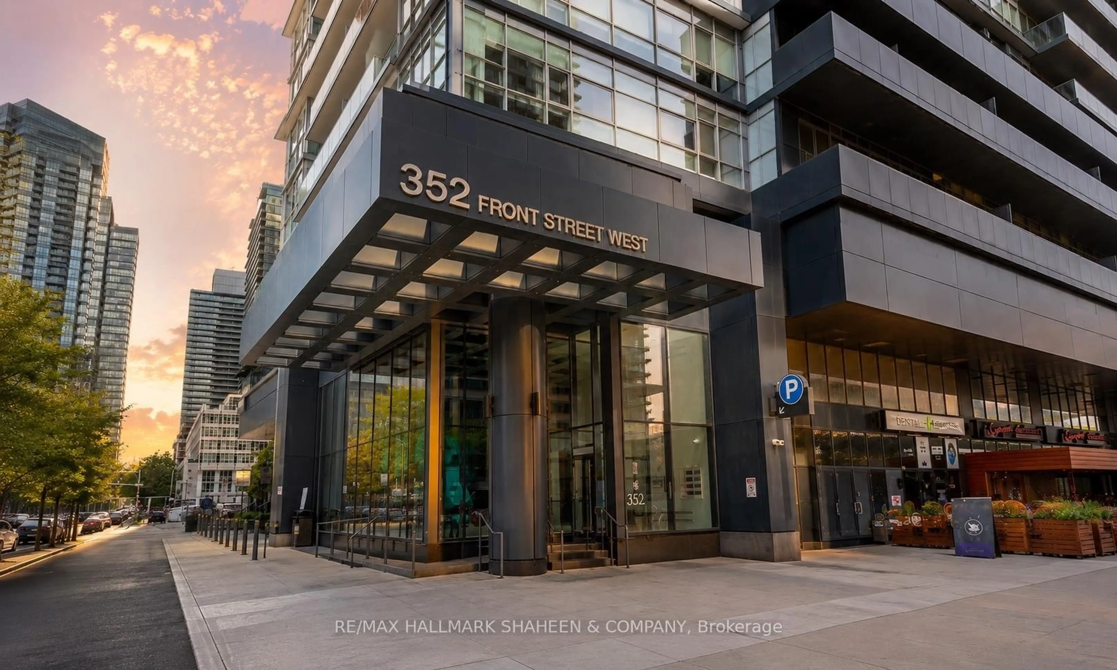 Indoor foyer for 352 Front St #1815, Toronto Ontario M5V 1B5