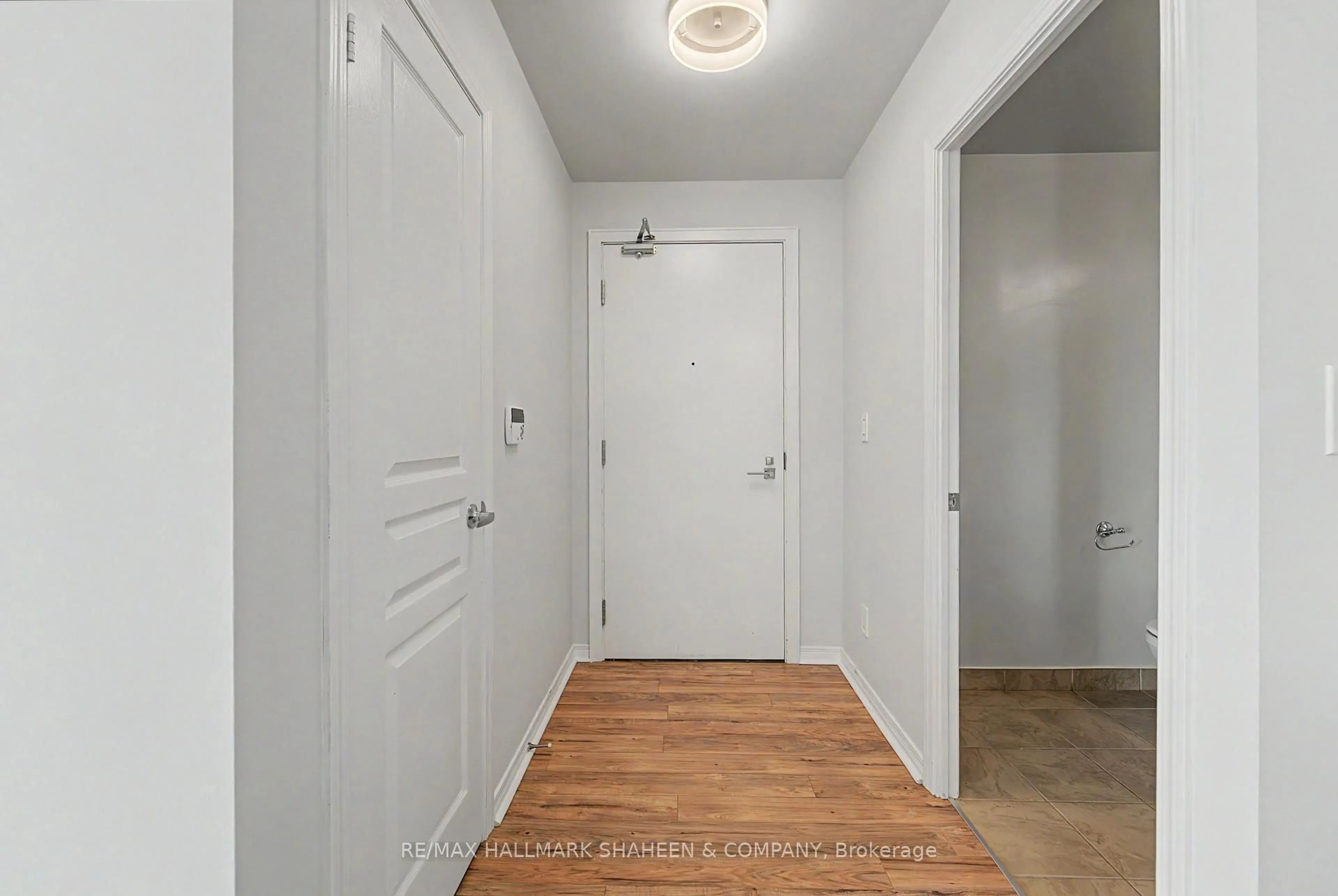 Indoor entryway for 352 Front St #1815, Toronto Ontario M5V 1B5