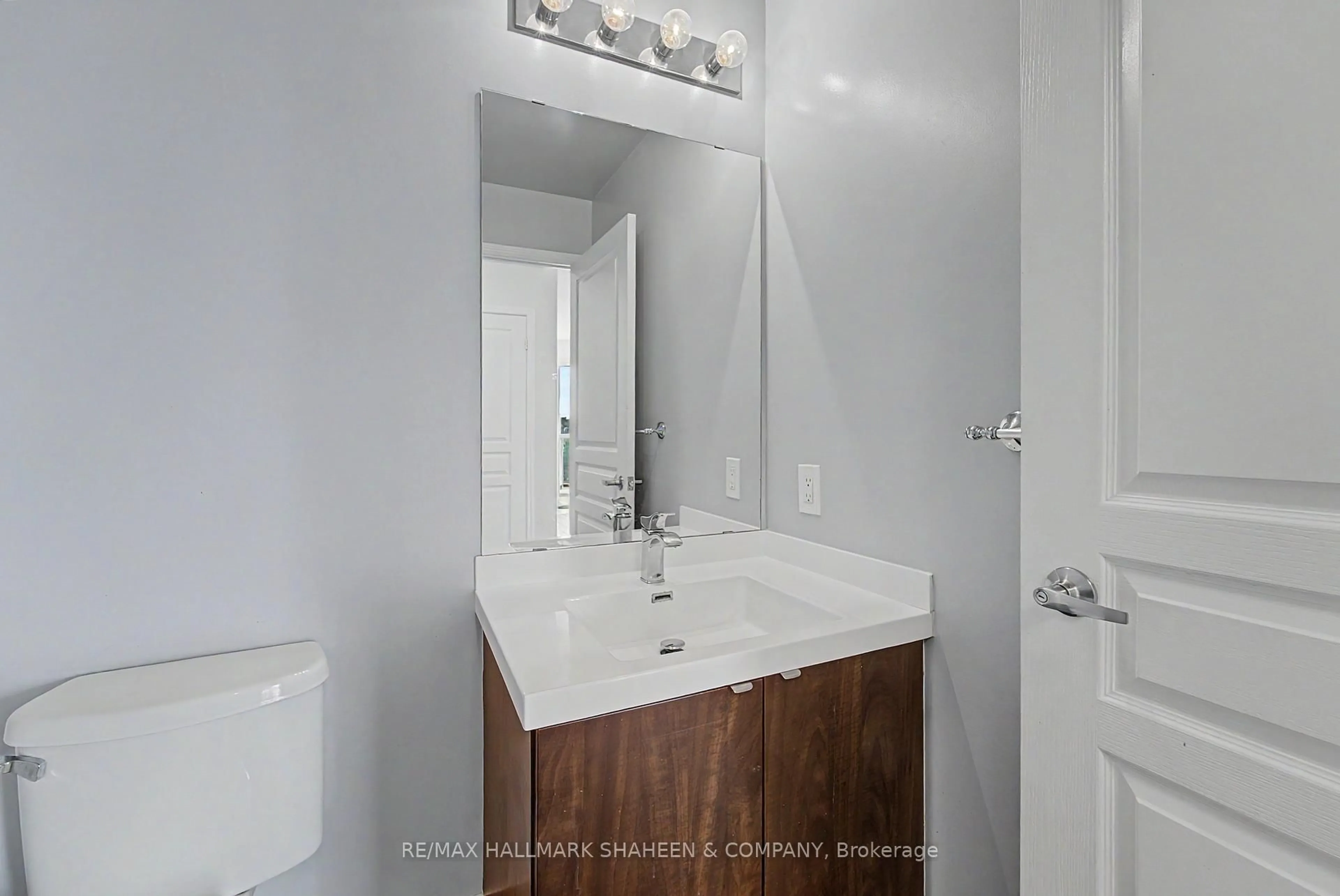 Standard bathroom, unknown for 352 Front St #1815, Toronto Ontario M5V 1B5