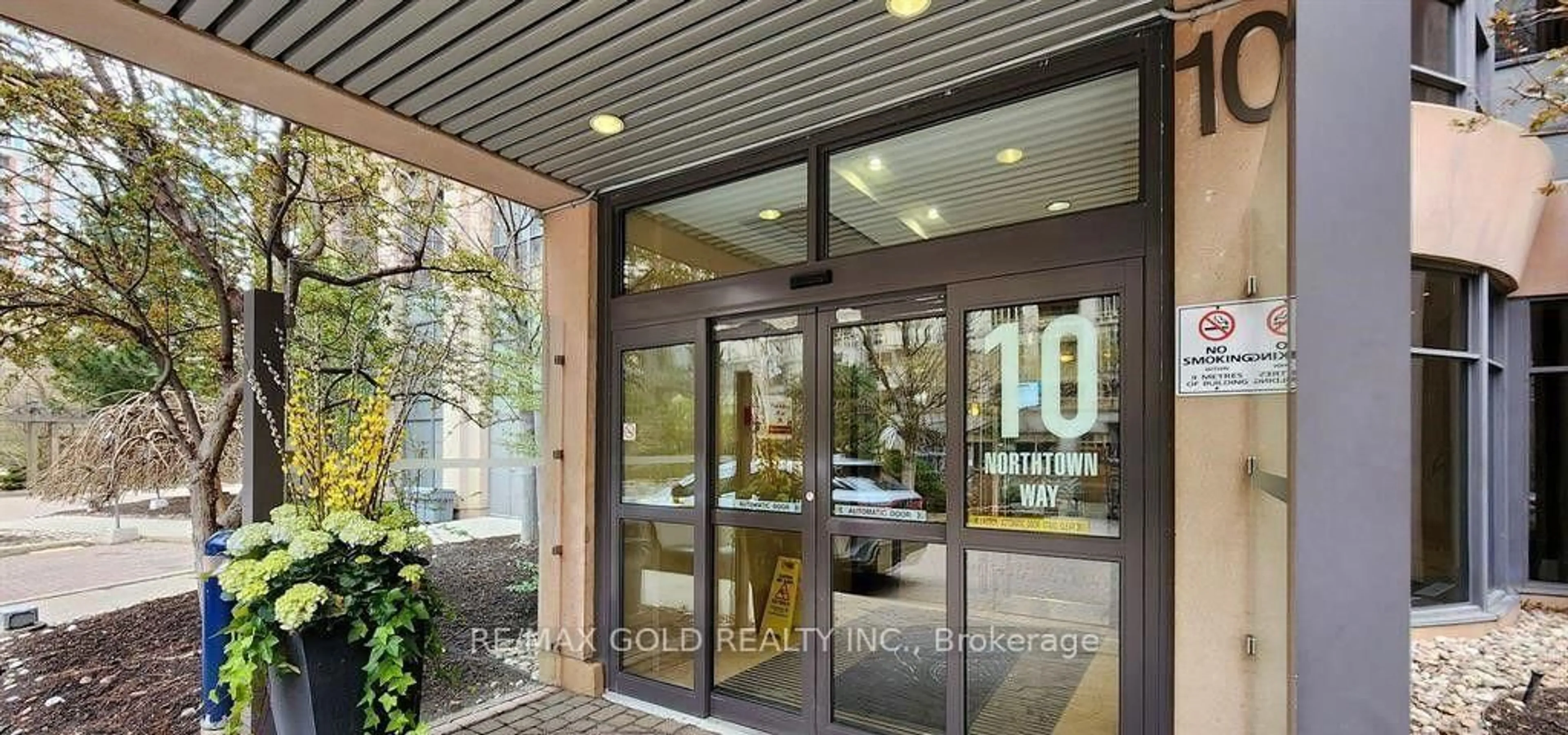 Indoor foyer for 10 Northtown Way #1608, Toronto Ontario M2N 7L4