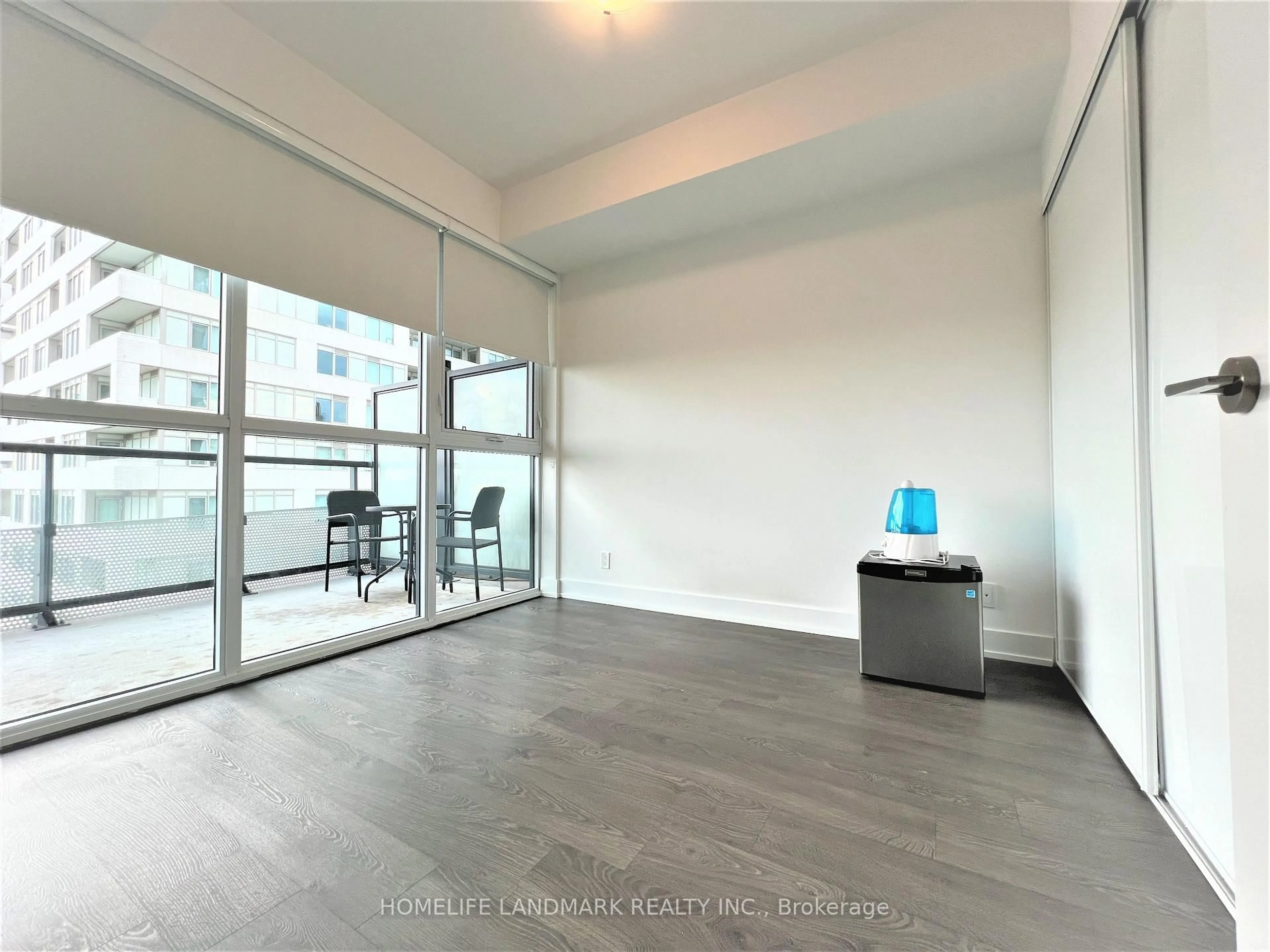 A pic of a room for 11 Lillian St #1105, Toronto Ontario M4S 0C3