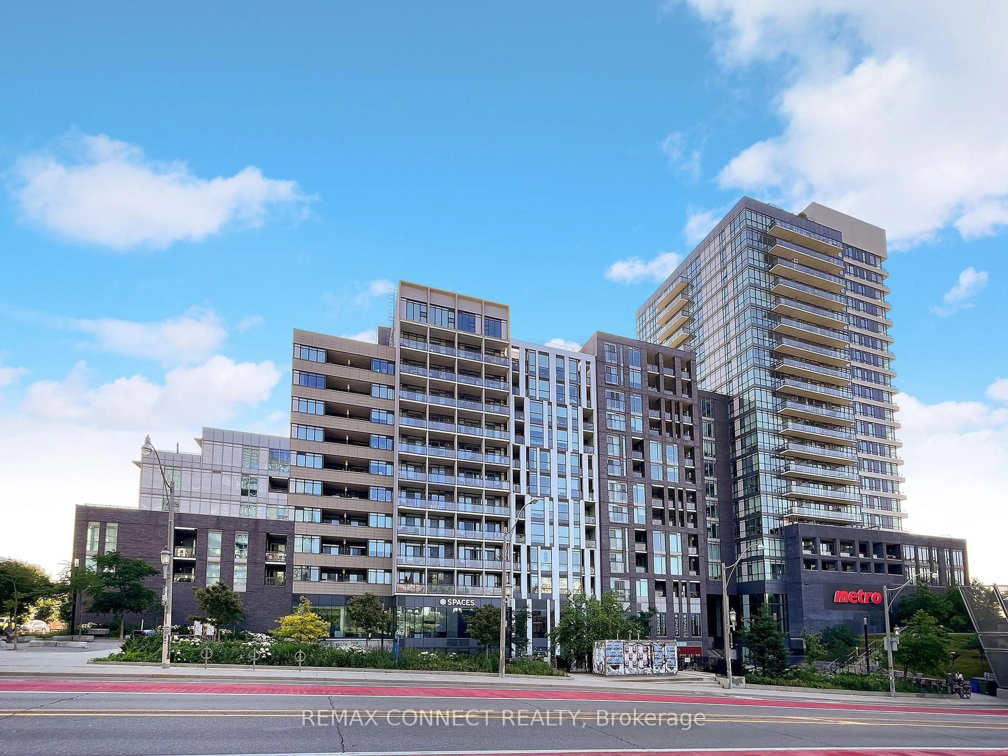 Blurry image for 20 Minowan Miikan Lane #1127, Toronto Ontario M6J 0E5